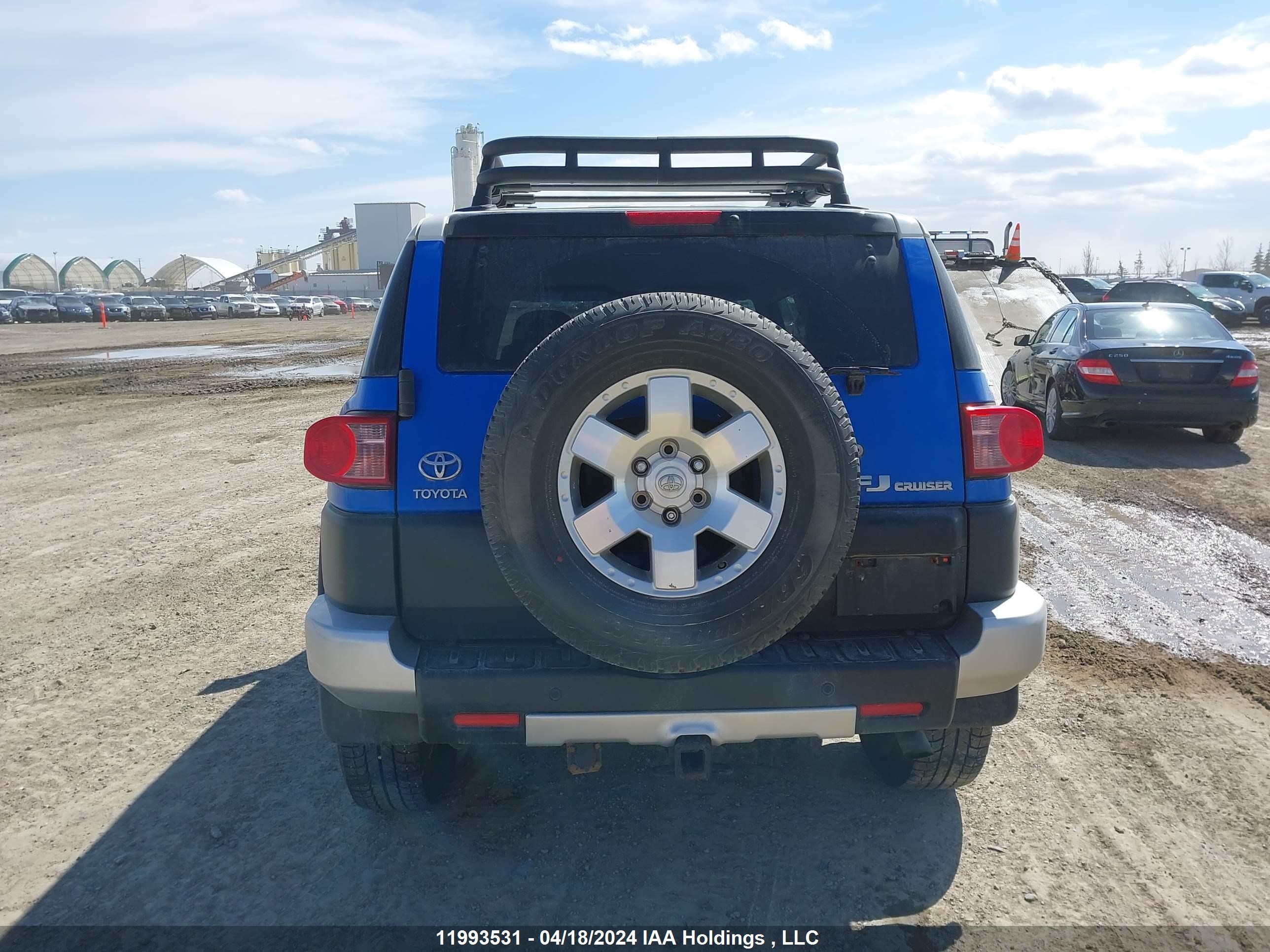 Photo 16 VIN: JTEBU11F870068686 - TOYOTA FJ CRUISER 