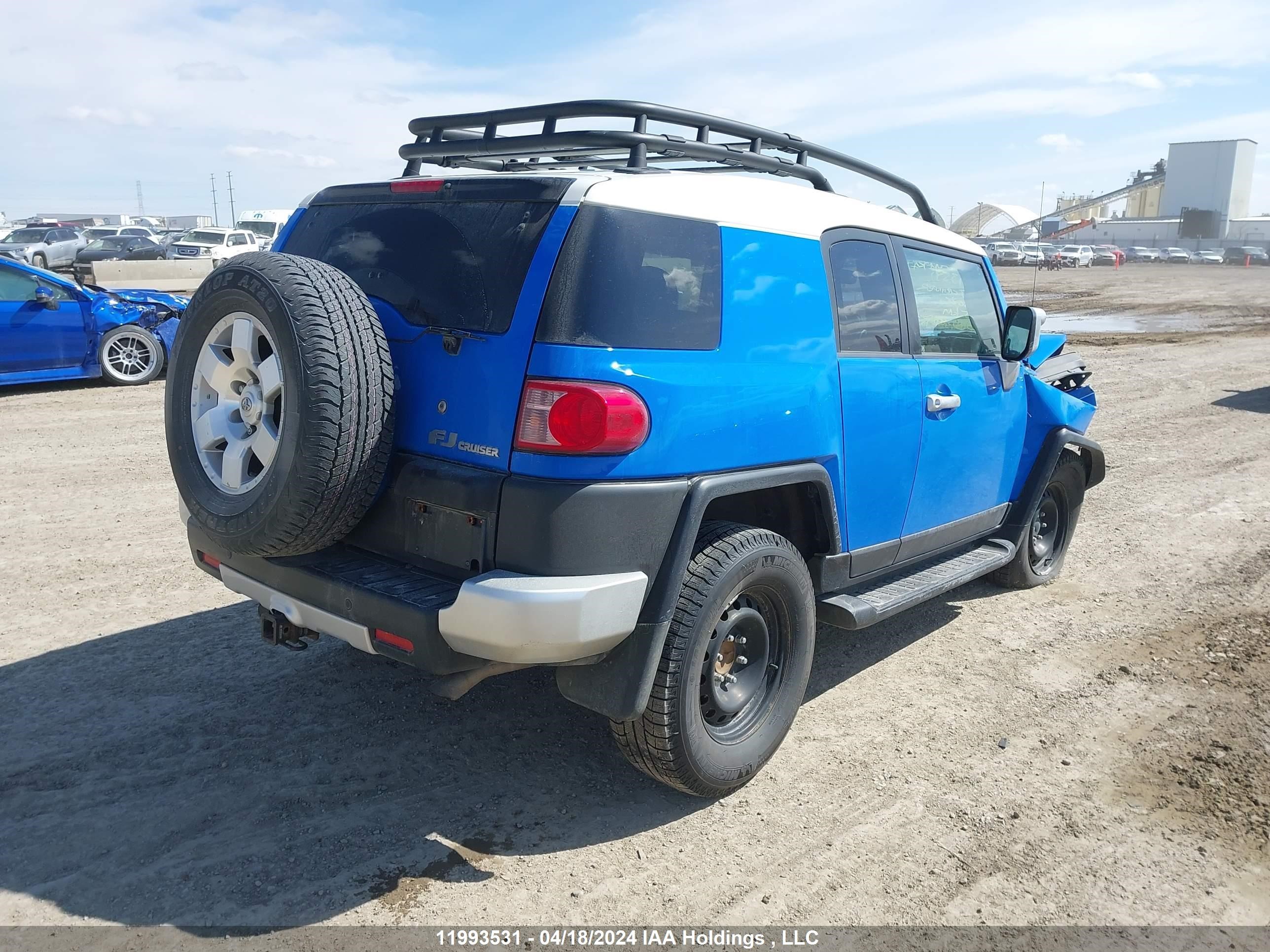 Photo 3 VIN: JTEBU11F870068686 - TOYOTA FJ CRUISER 