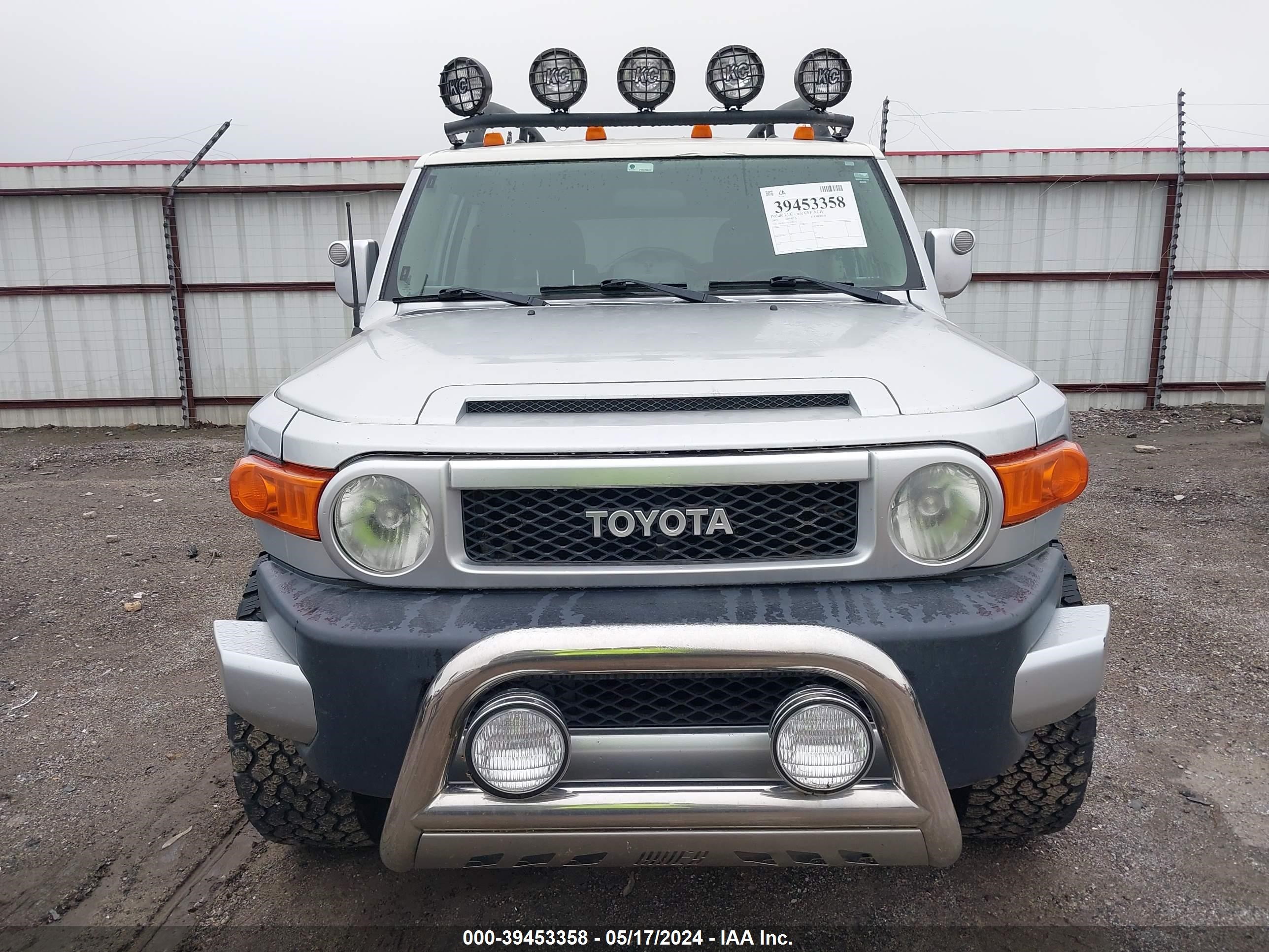 Photo 11 VIN: JTEBU11F870088131 - TOYOTA FJ CRUISER 