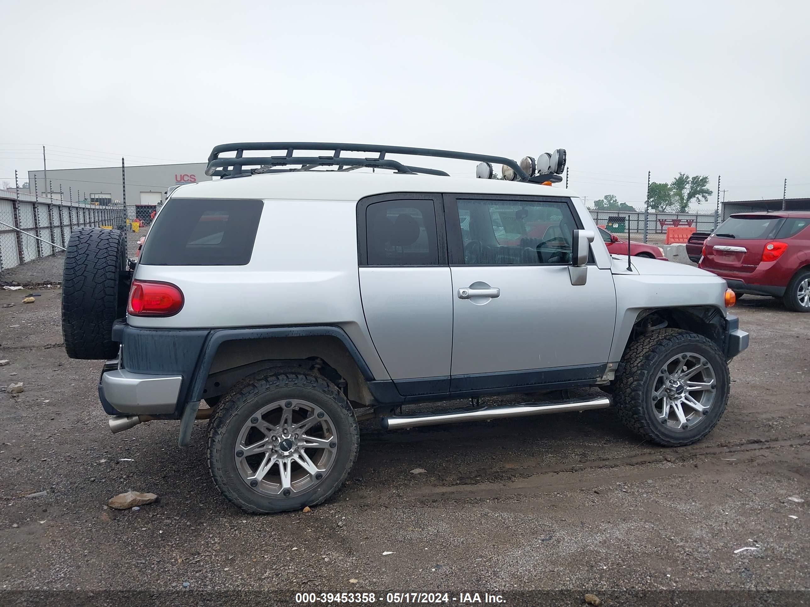 Photo 12 VIN: JTEBU11F870088131 - TOYOTA FJ CRUISER 