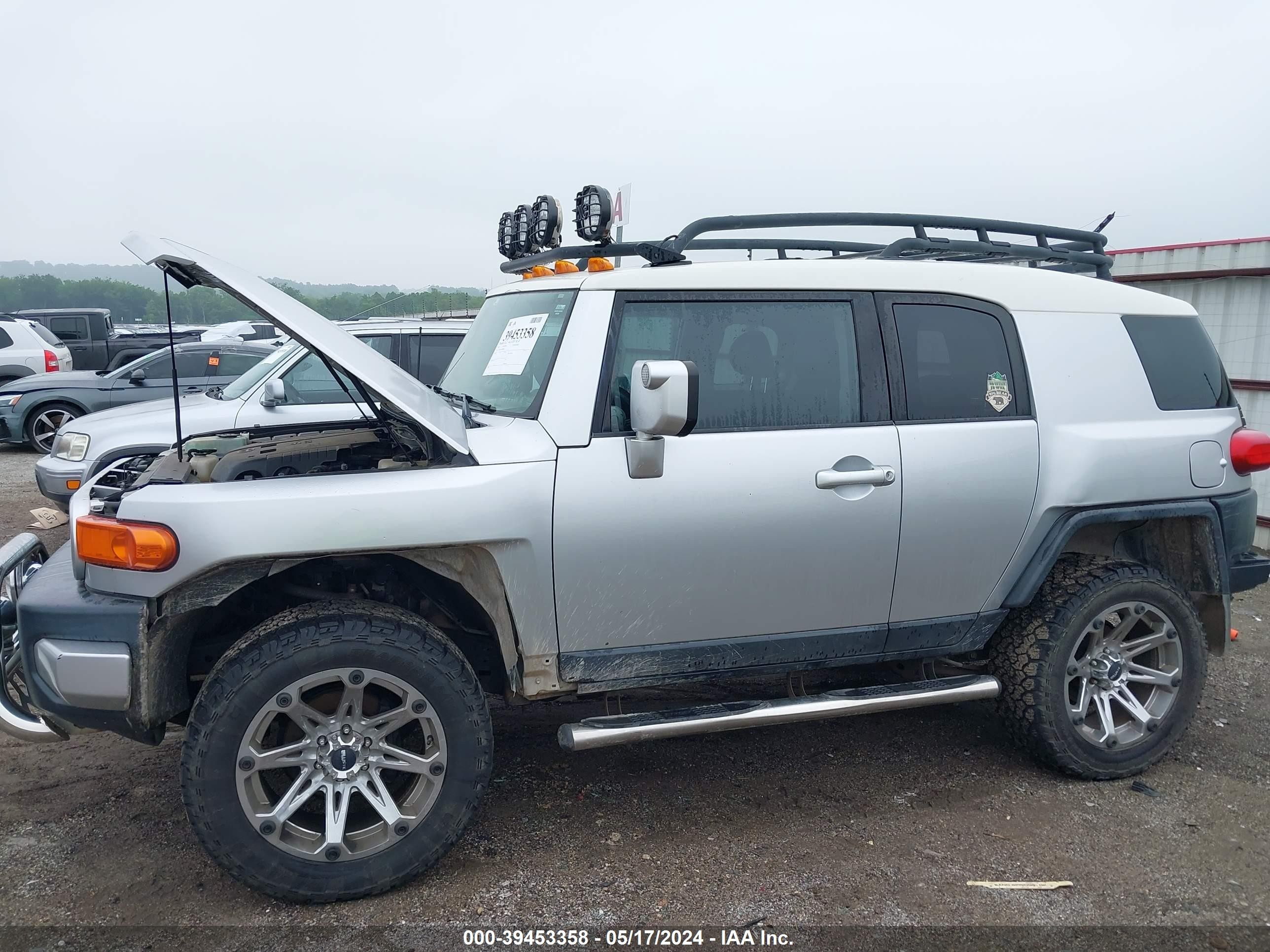 Photo 13 VIN: JTEBU11F870088131 - TOYOTA FJ CRUISER 