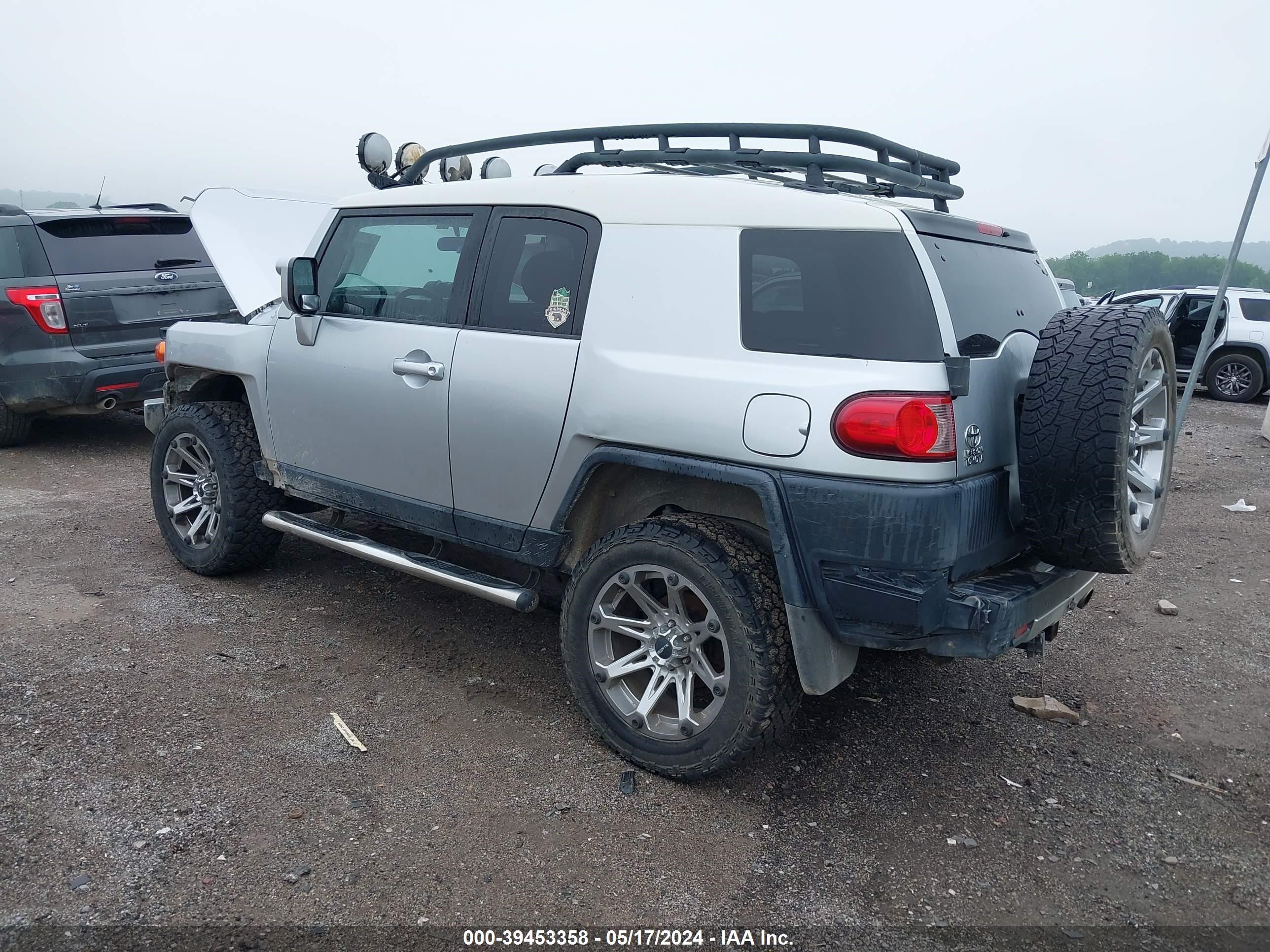 Photo 2 VIN: JTEBU11F870088131 - TOYOTA FJ CRUISER 