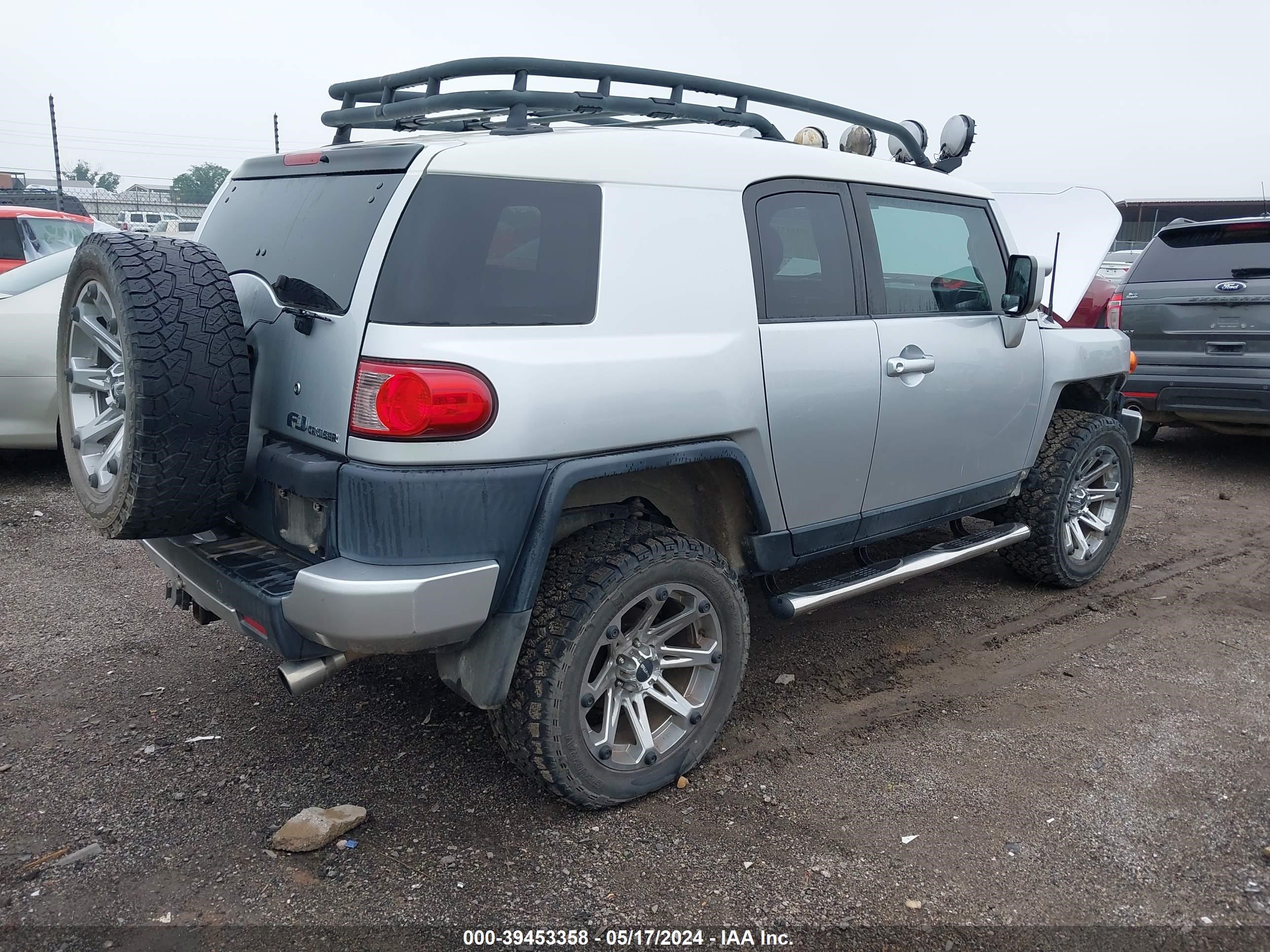 Photo 3 VIN: JTEBU11F870088131 - TOYOTA FJ CRUISER 