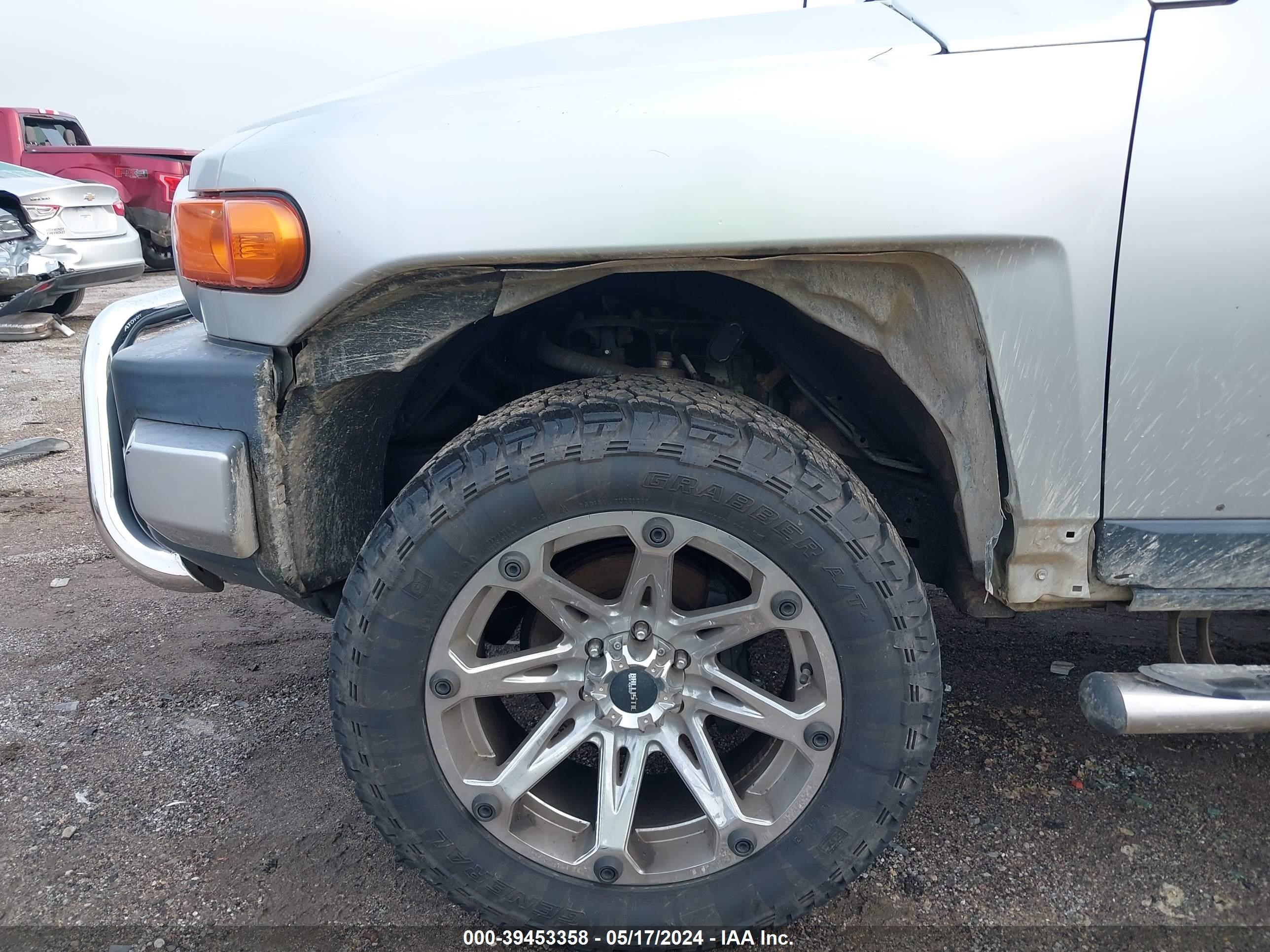 Photo 5 VIN: JTEBU11F870088131 - TOYOTA FJ CRUISER 