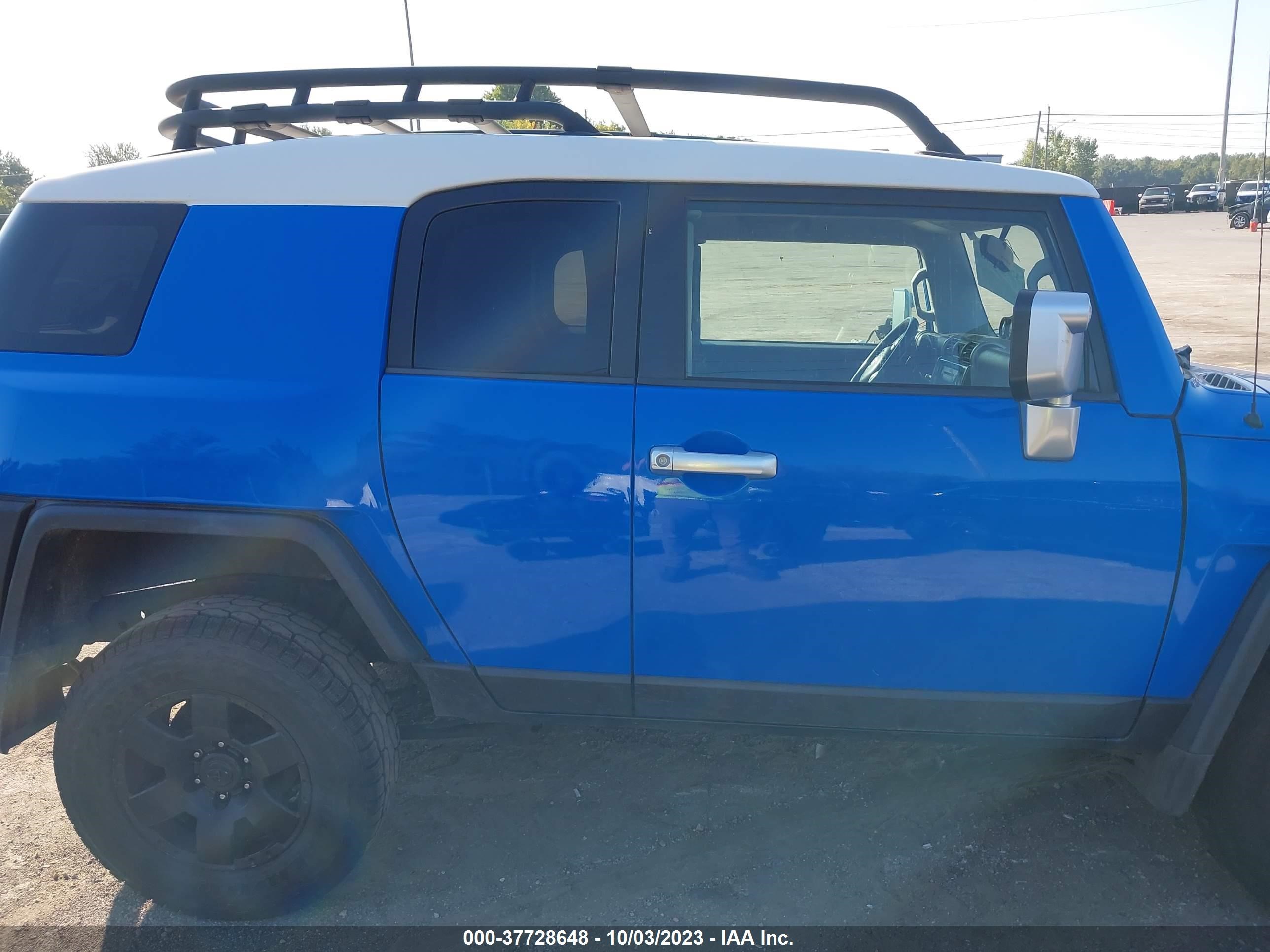 Photo 13 VIN: JTEBU11F870100309 - TOYOTA FJ CRUISER 