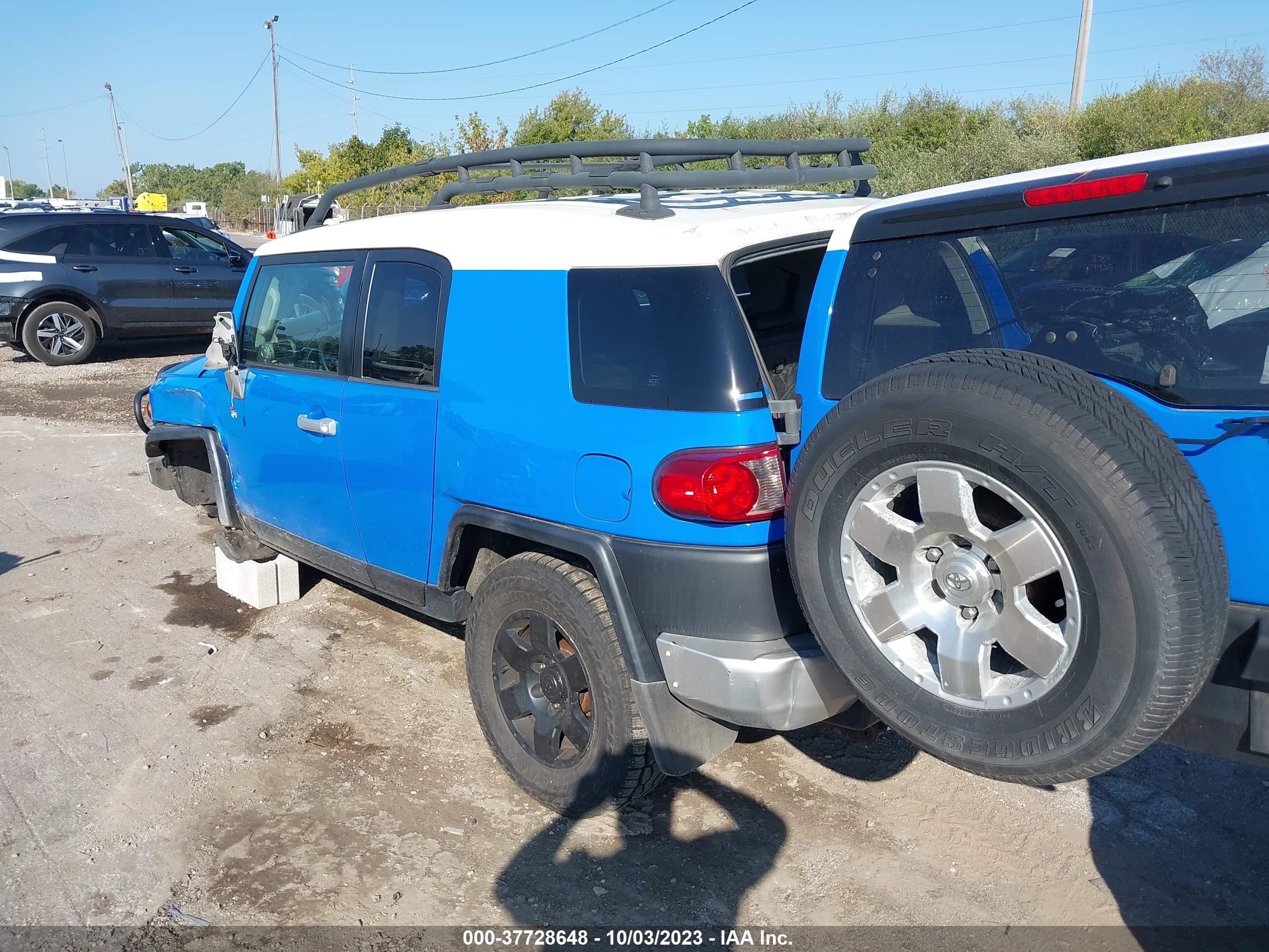 Photo 2 VIN: JTEBU11F870100309 - TOYOTA FJ CRUISER 