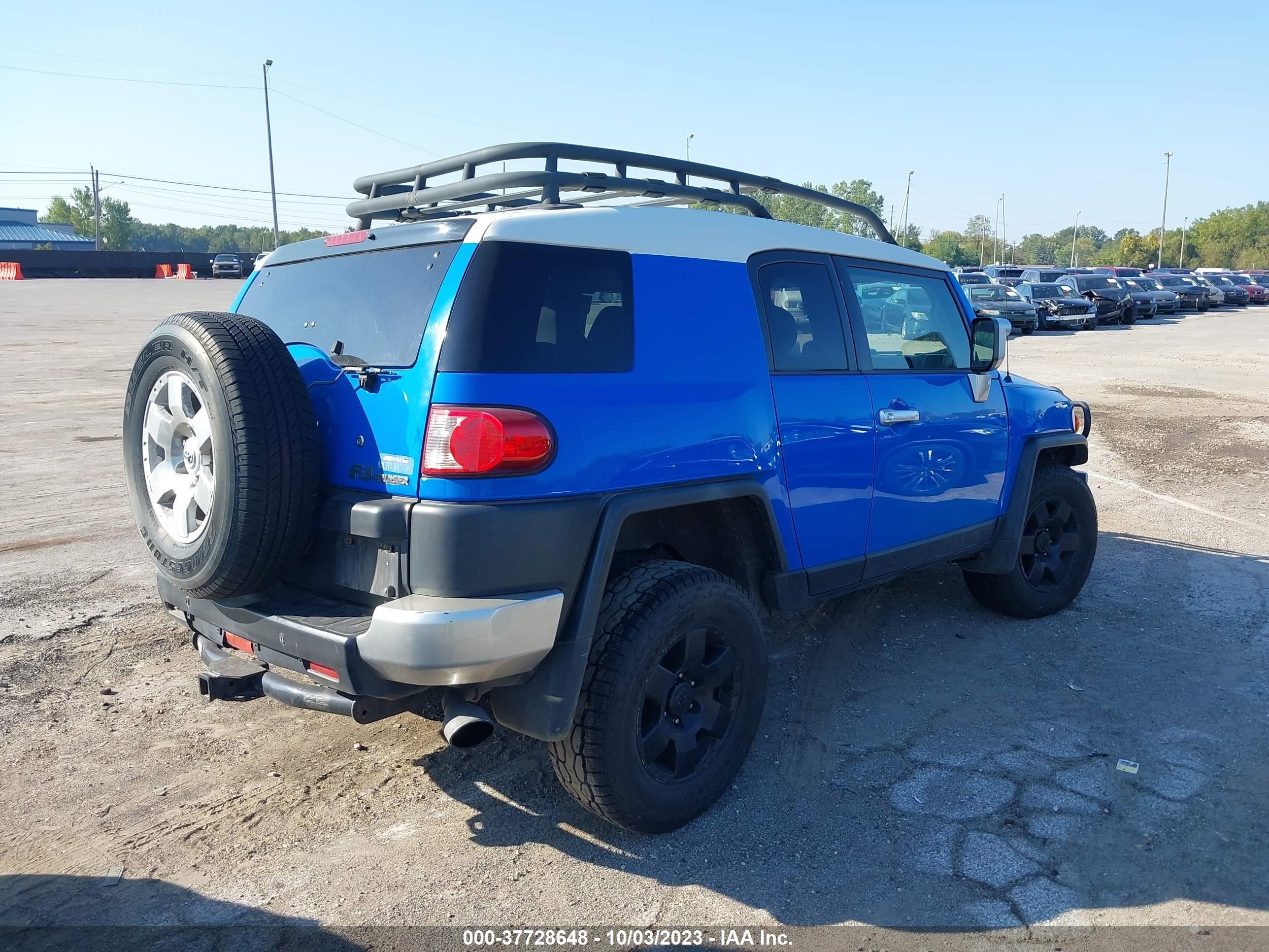 Photo 3 VIN: JTEBU11F870100309 - TOYOTA FJ CRUISER 