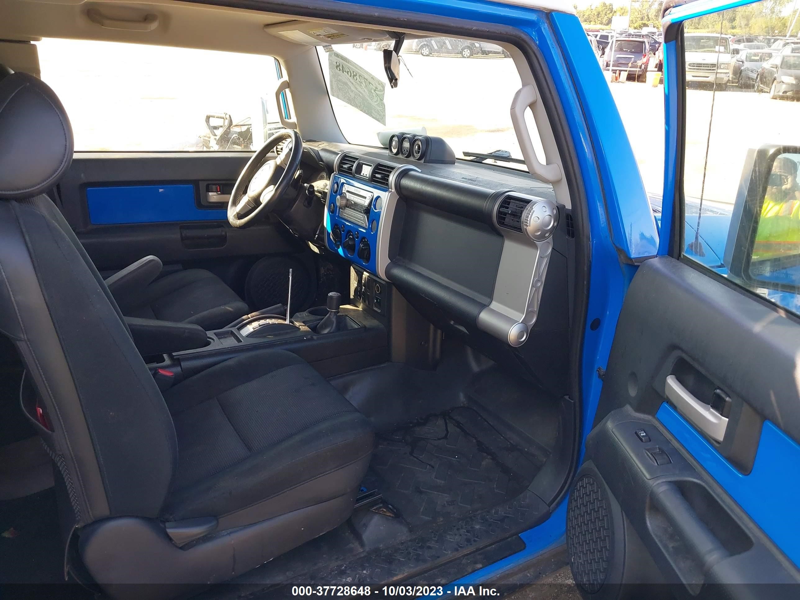 Photo 4 VIN: JTEBU11F870100309 - TOYOTA FJ CRUISER 