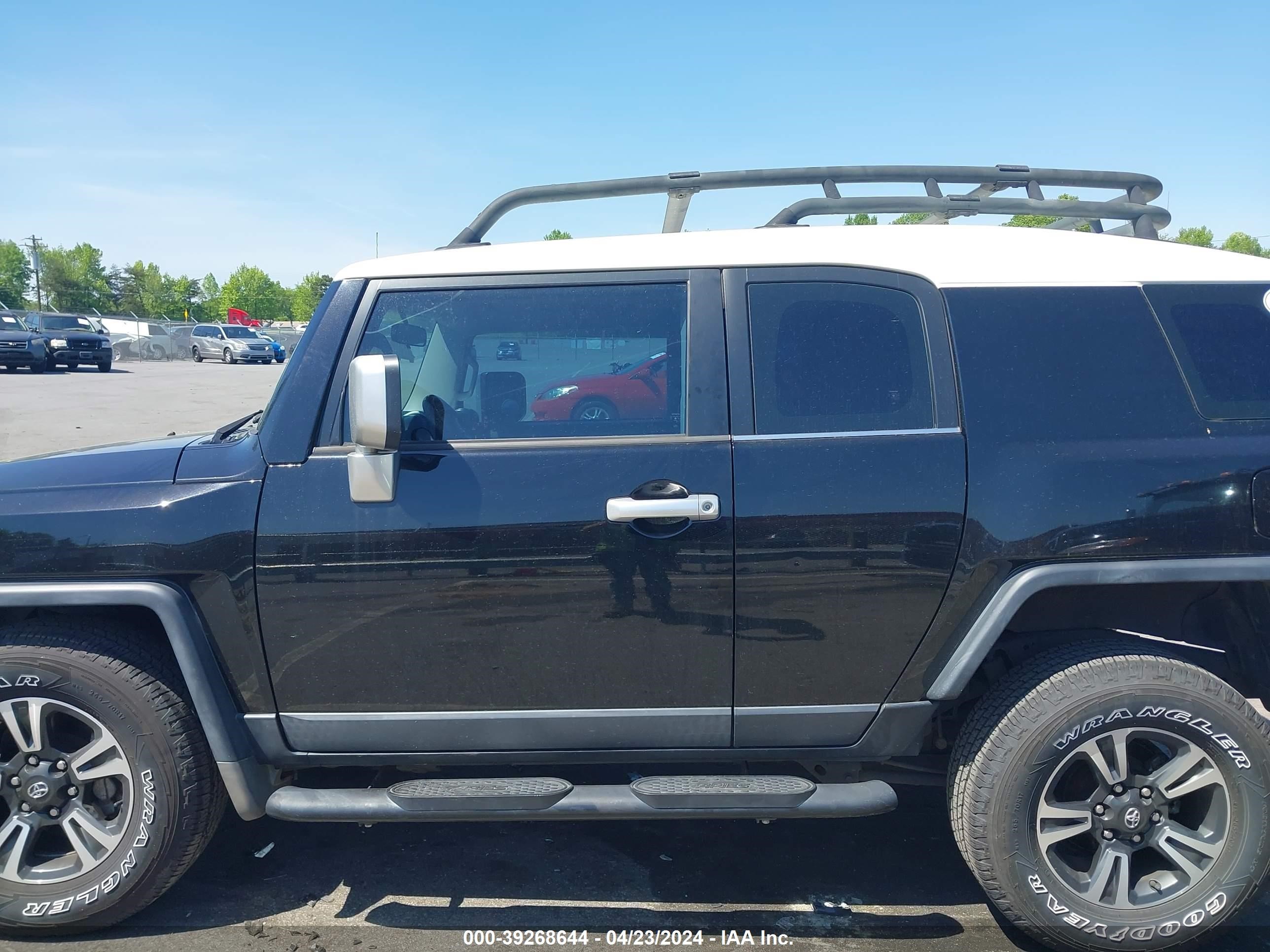 Photo 13 VIN: JTEBU11F970013387 - TOYOTA FJ CRUISER 