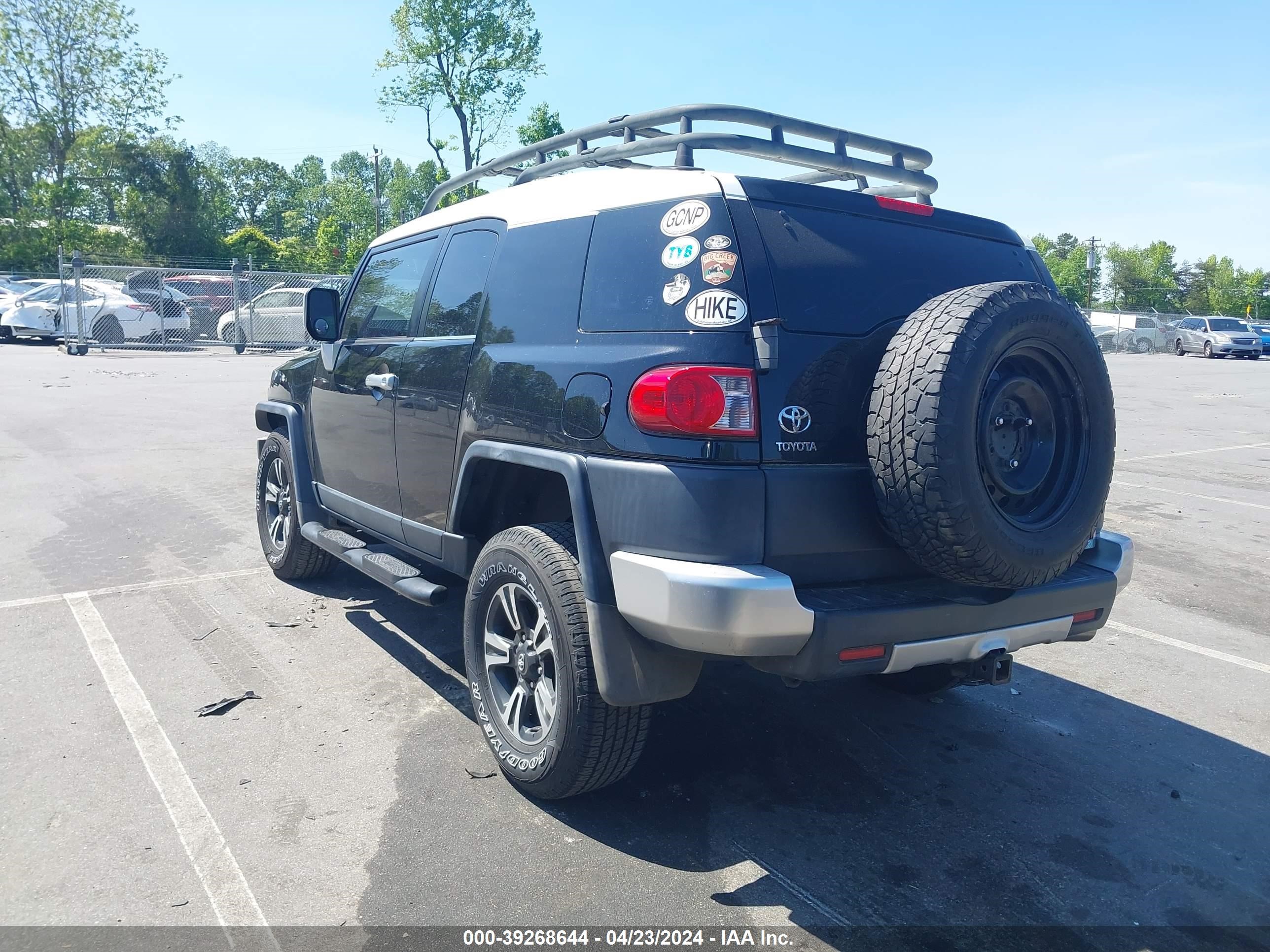 Photo 2 VIN: JTEBU11F970013387 - TOYOTA FJ CRUISER 