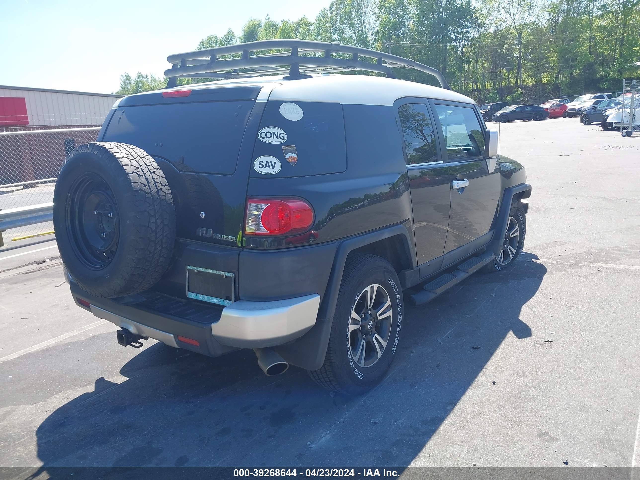 Photo 3 VIN: JTEBU11F970013387 - TOYOTA FJ CRUISER 