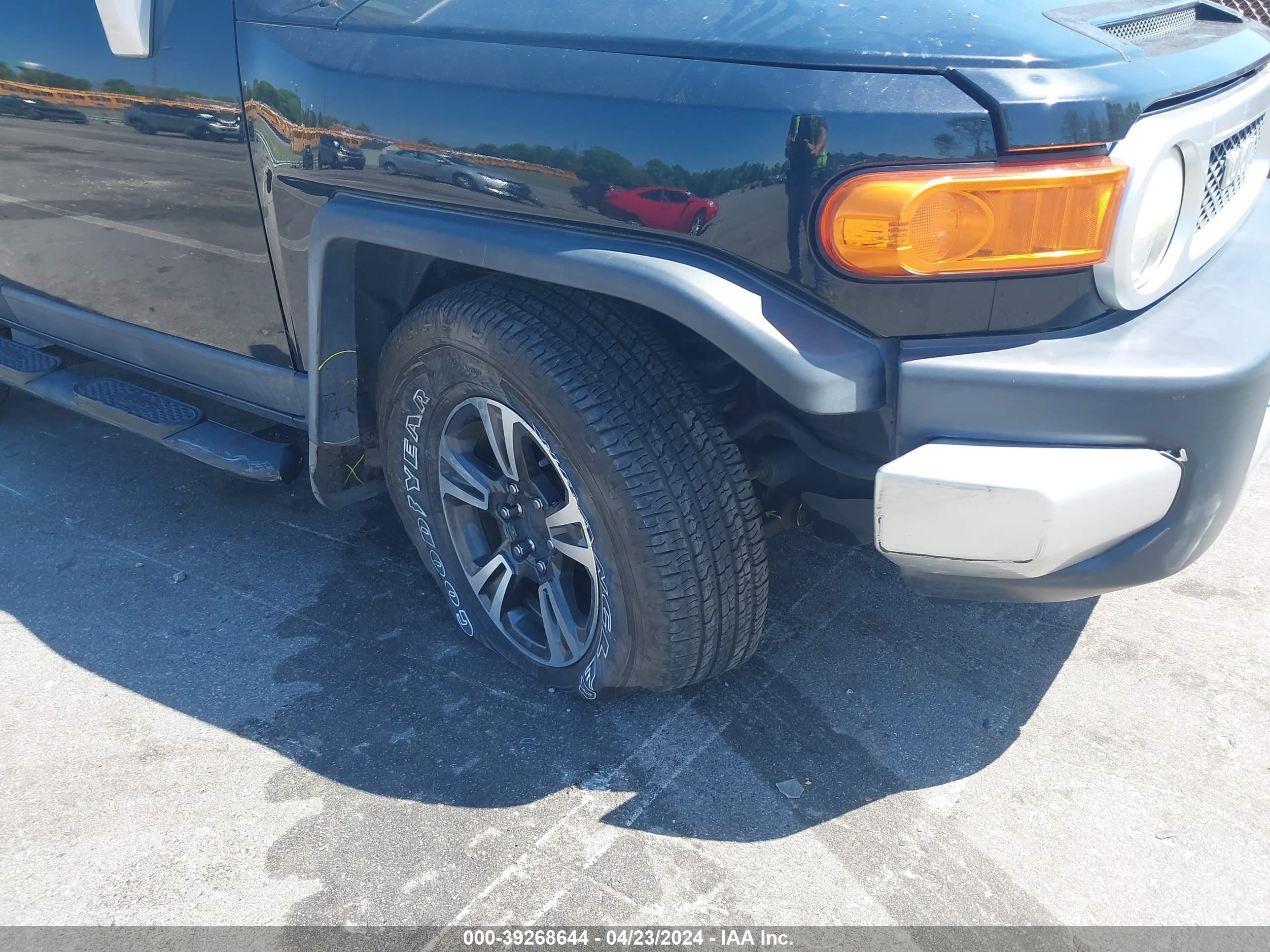 Photo 5 VIN: JTEBU11F970013387 - TOYOTA FJ CRUISER 