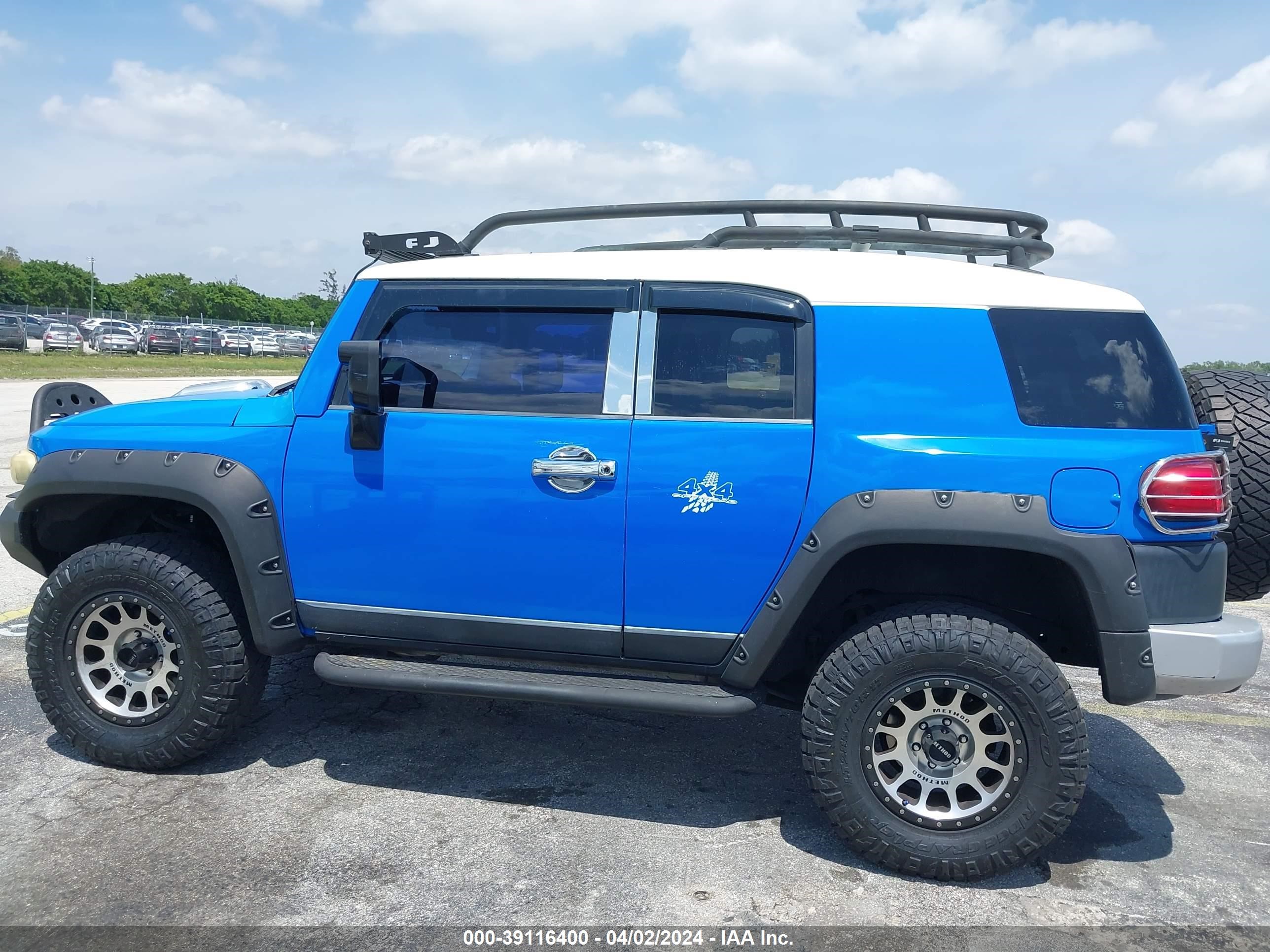 Photo 13 VIN: JTEBU11F970042789 - TOYOTA FJ CRUISER 