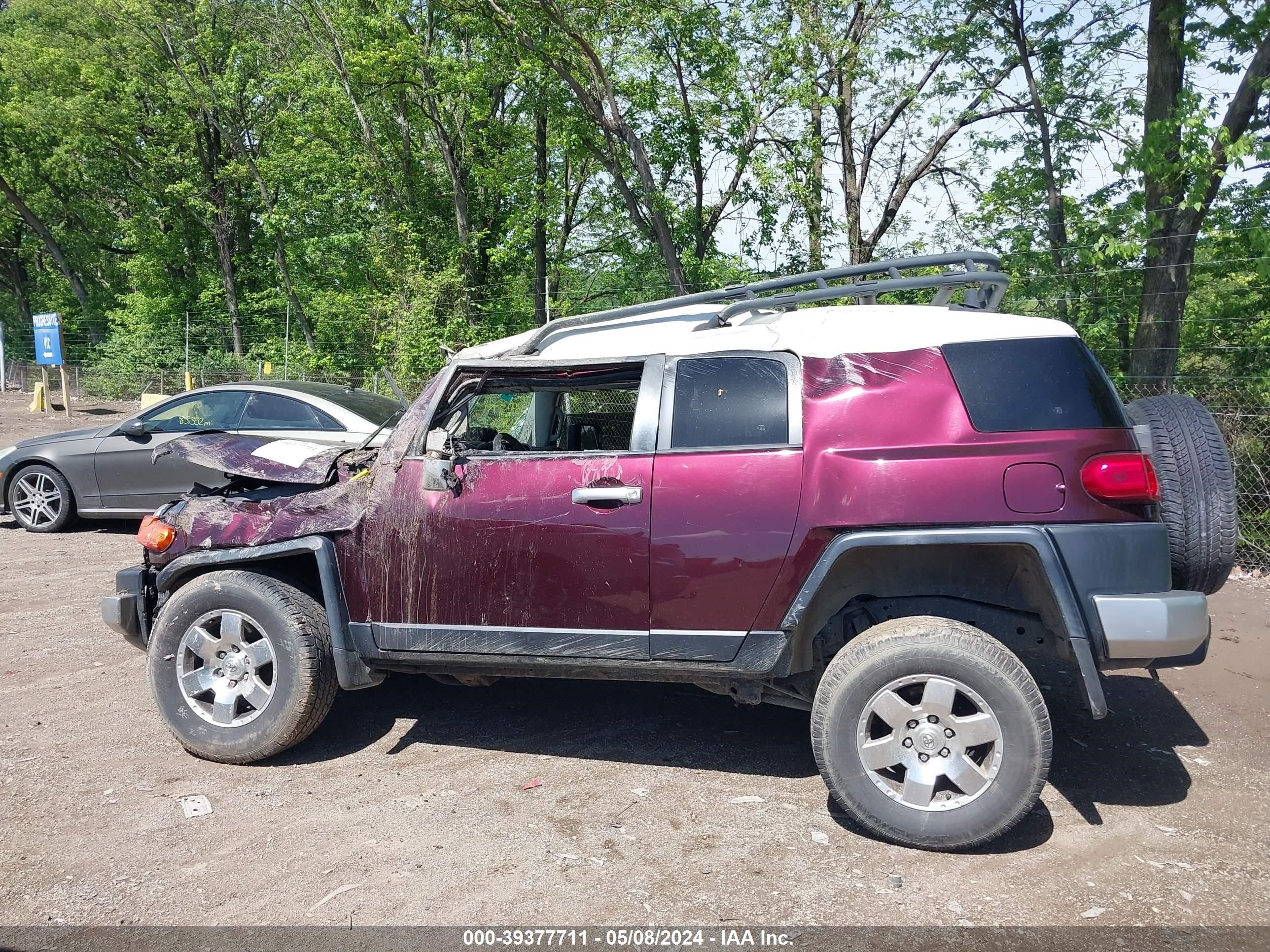 Photo 13 VIN: JTEBU11F970061116 - TOYOTA FJ CRUISER 