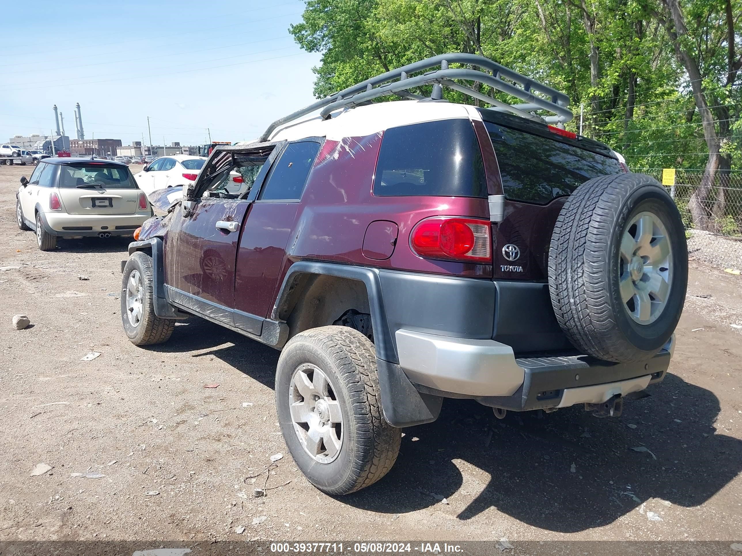 Photo 2 VIN: JTEBU11F970061116 - TOYOTA FJ CRUISER 