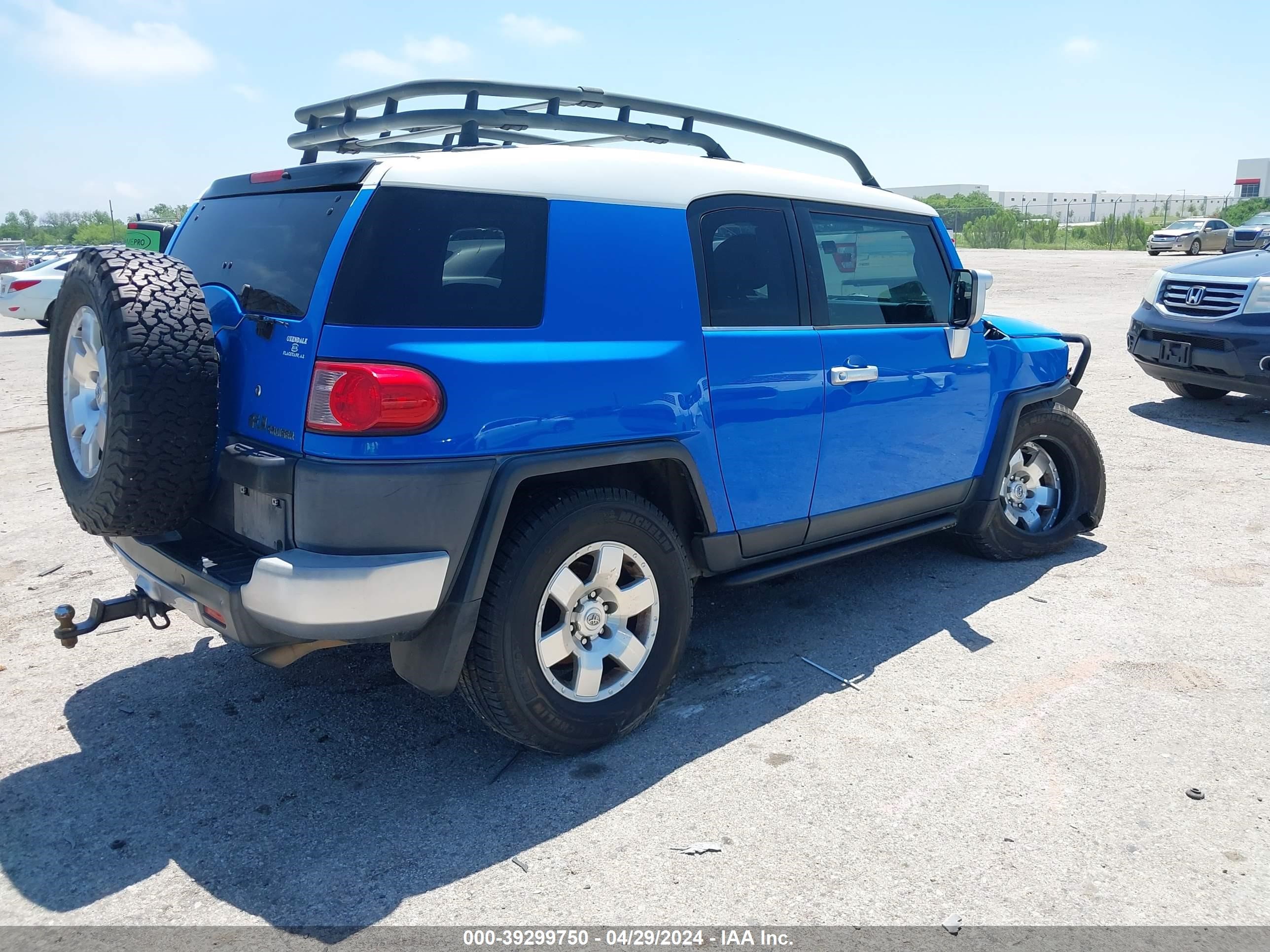 Photo 3 VIN: JTEBU11FX70007923 - TOYOTA FJ CRUISER 