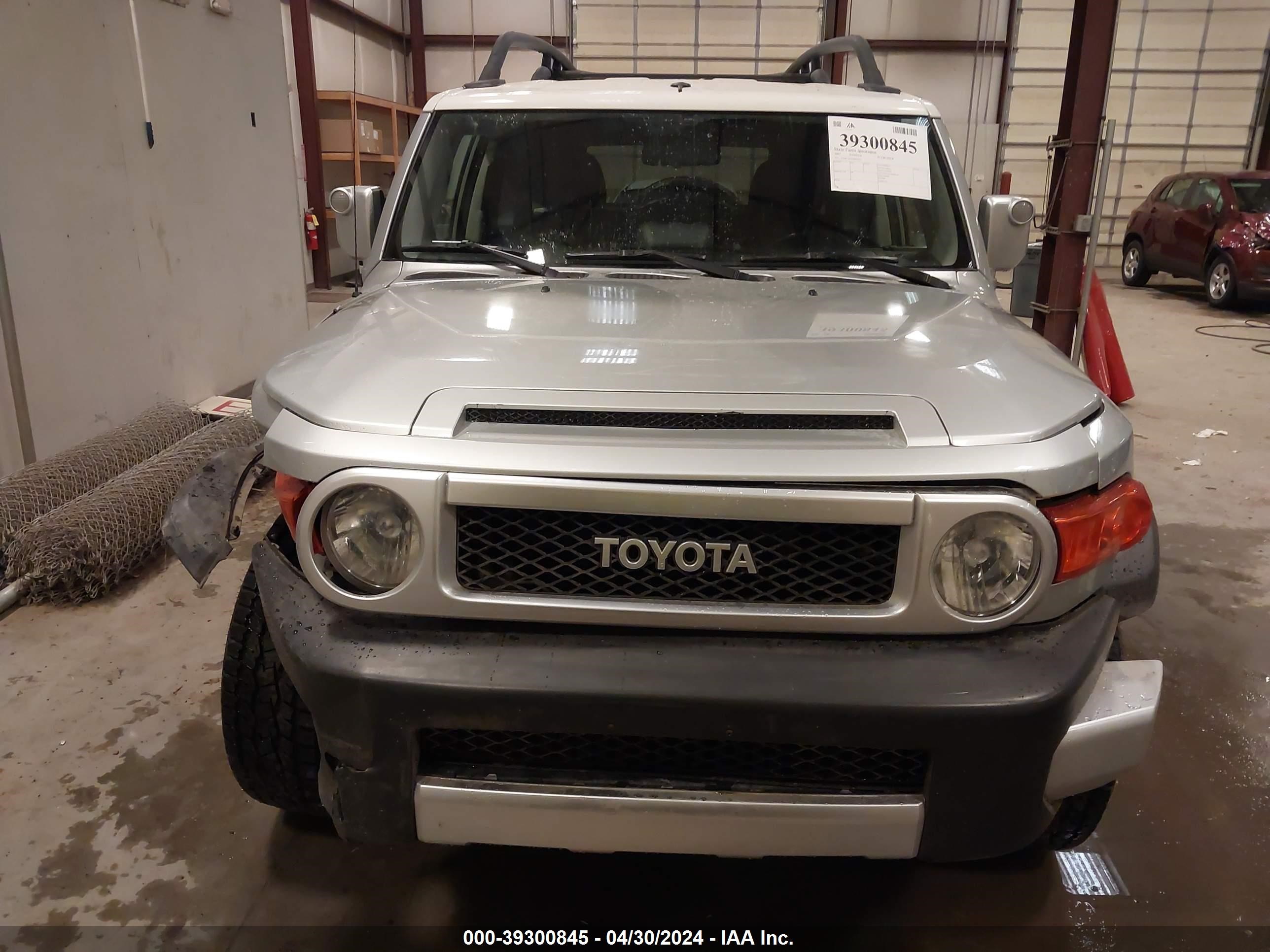 Photo 11 VIN: JTEBU11FX70022325 - TOYOTA FJ CRUISER 