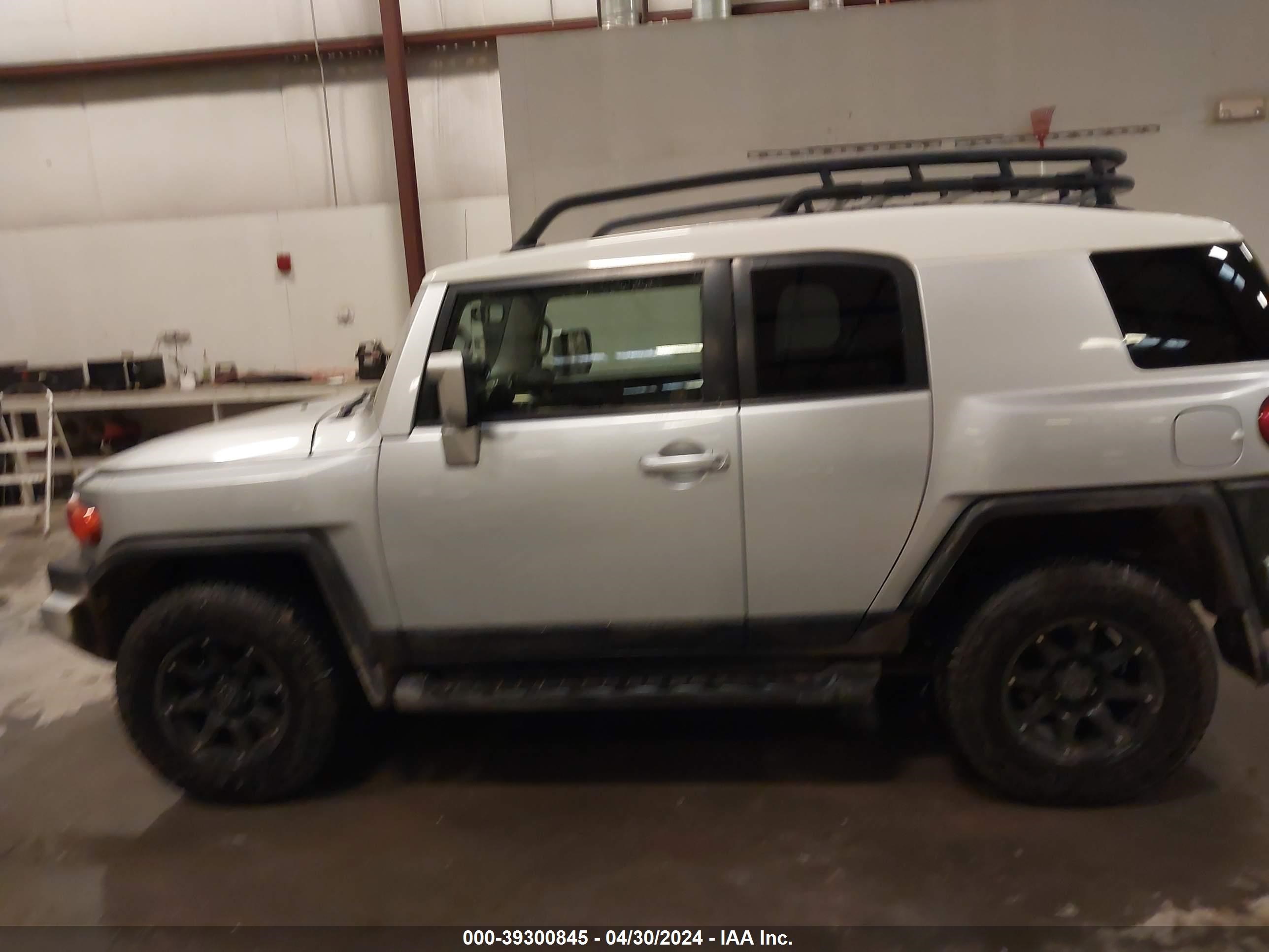 Photo 13 VIN: JTEBU11FX70022325 - TOYOTA FJ CRUISER 