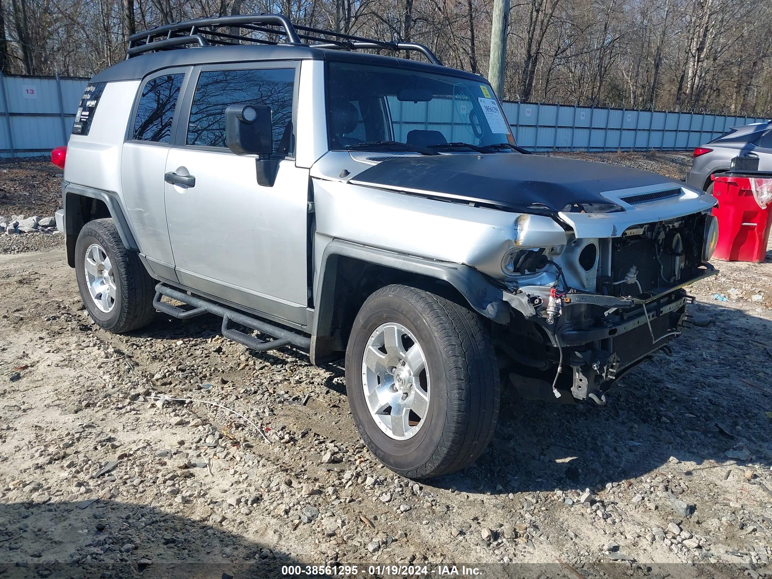 Photo 1 VIN: JTEBU11FX70033681 - TOYOTA FJ CRUISER 