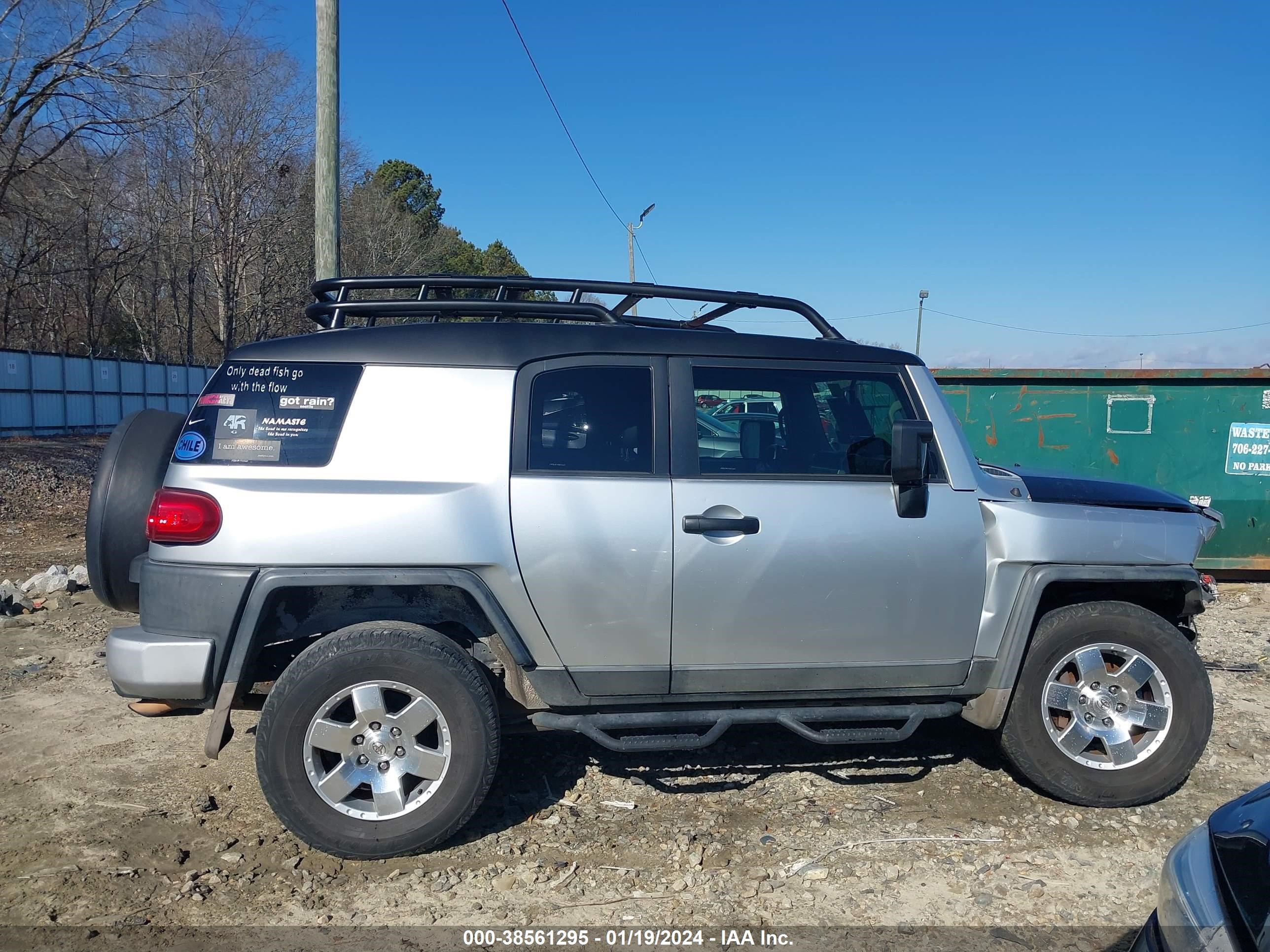 Photo 14 VIN: JTEBU11FX70033681 - TOYOTA FJ CRUISER 