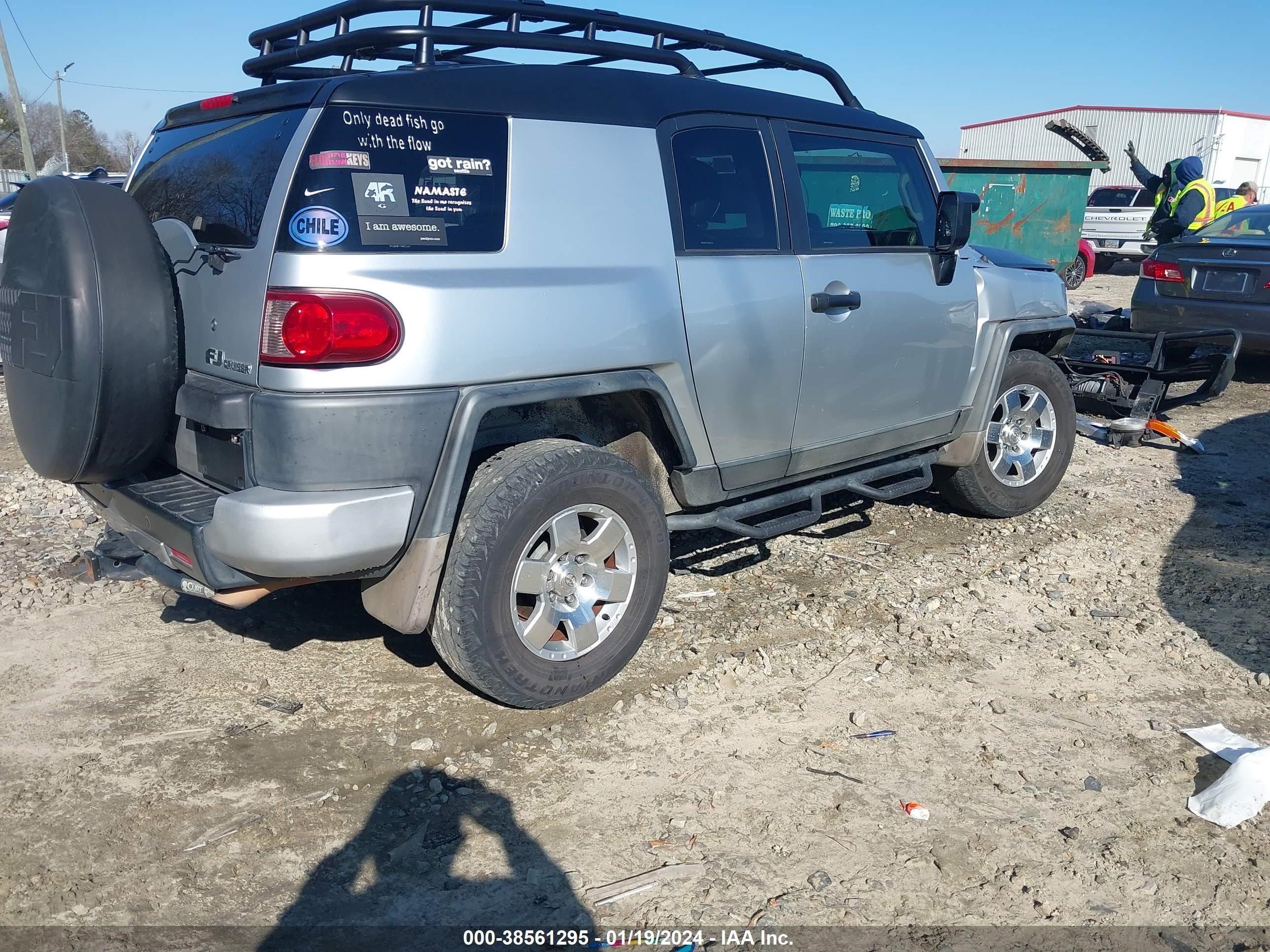 Photo 4 VIN: JTEBU11FX70033681 - TOYOTA FJ CRUISER 