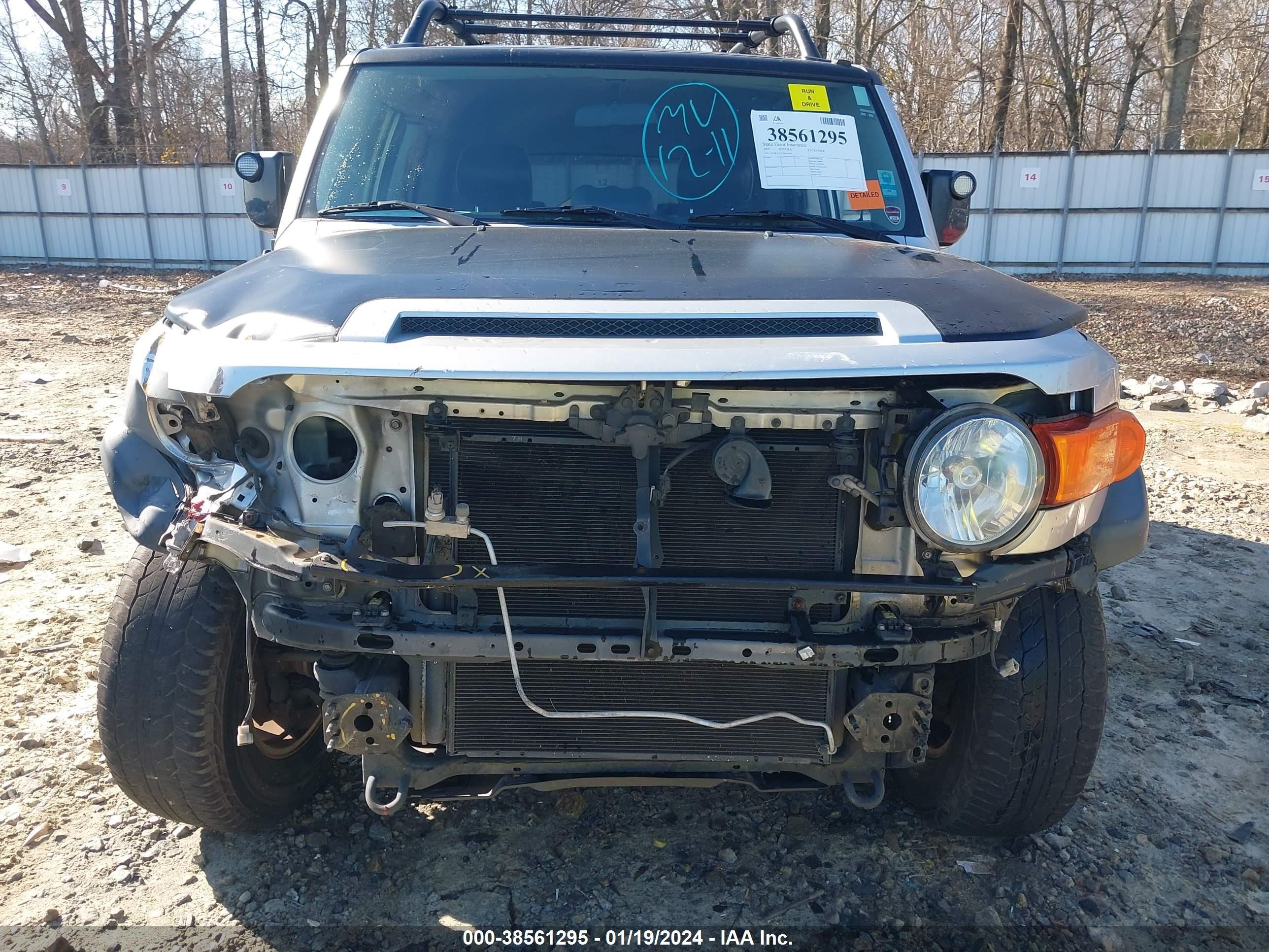 Photo 6 VIN: JTEBU11FX70033681 - TOYOTA FJ CRUISER 