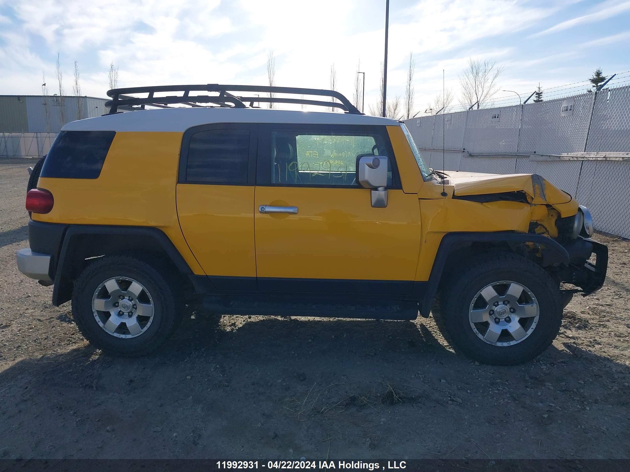 Photo 12 VIN: JTEBU11FX70085313 - TOYOTA FJ CRUISER 