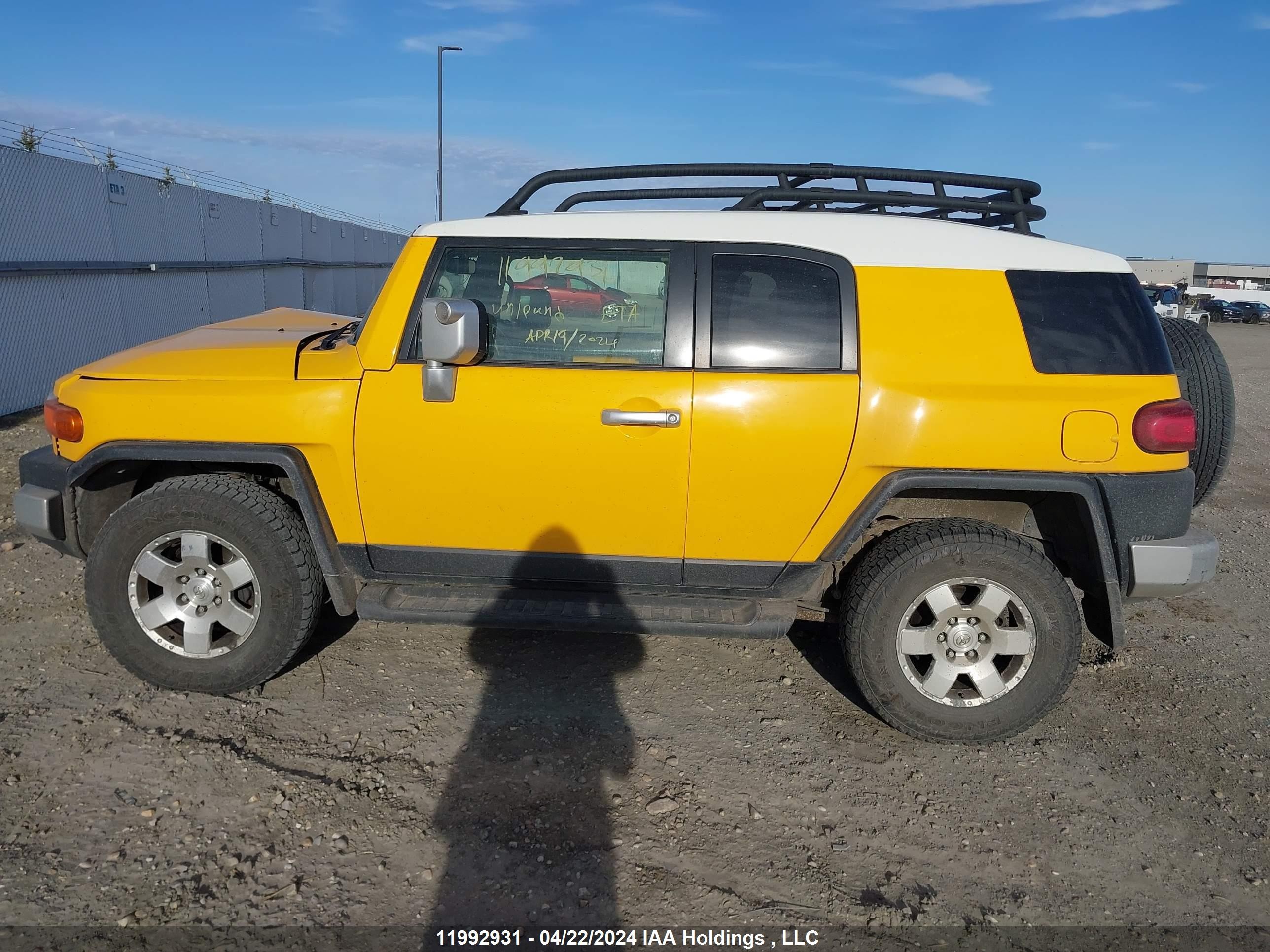 Photo 13 VIN: JTEBU11FX70085313 - TOYOTA FJ CRUISER 