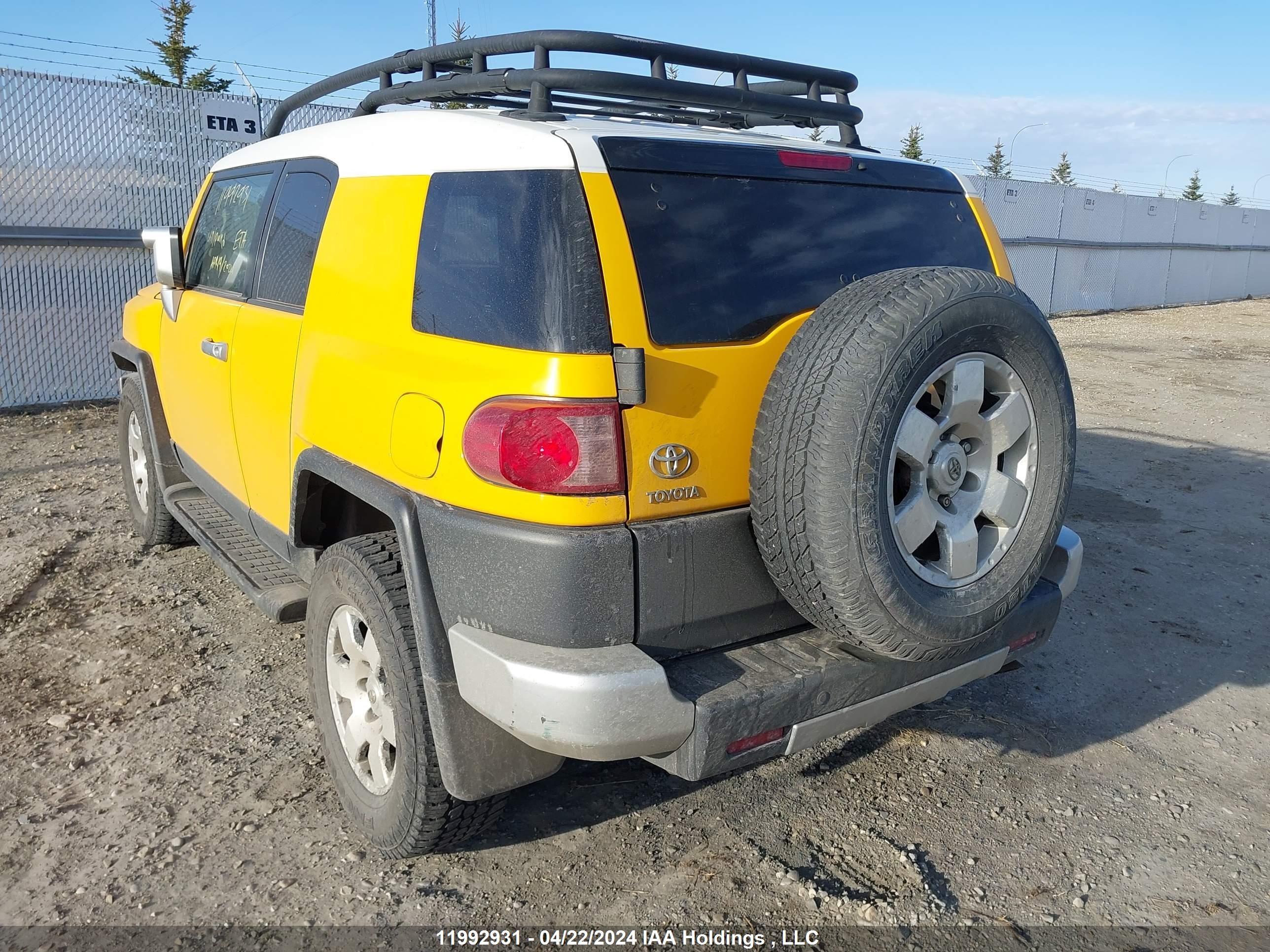 Photo 2 VIN: JTEBU11FX70085313 - TOYOTA FJ CRUISER 