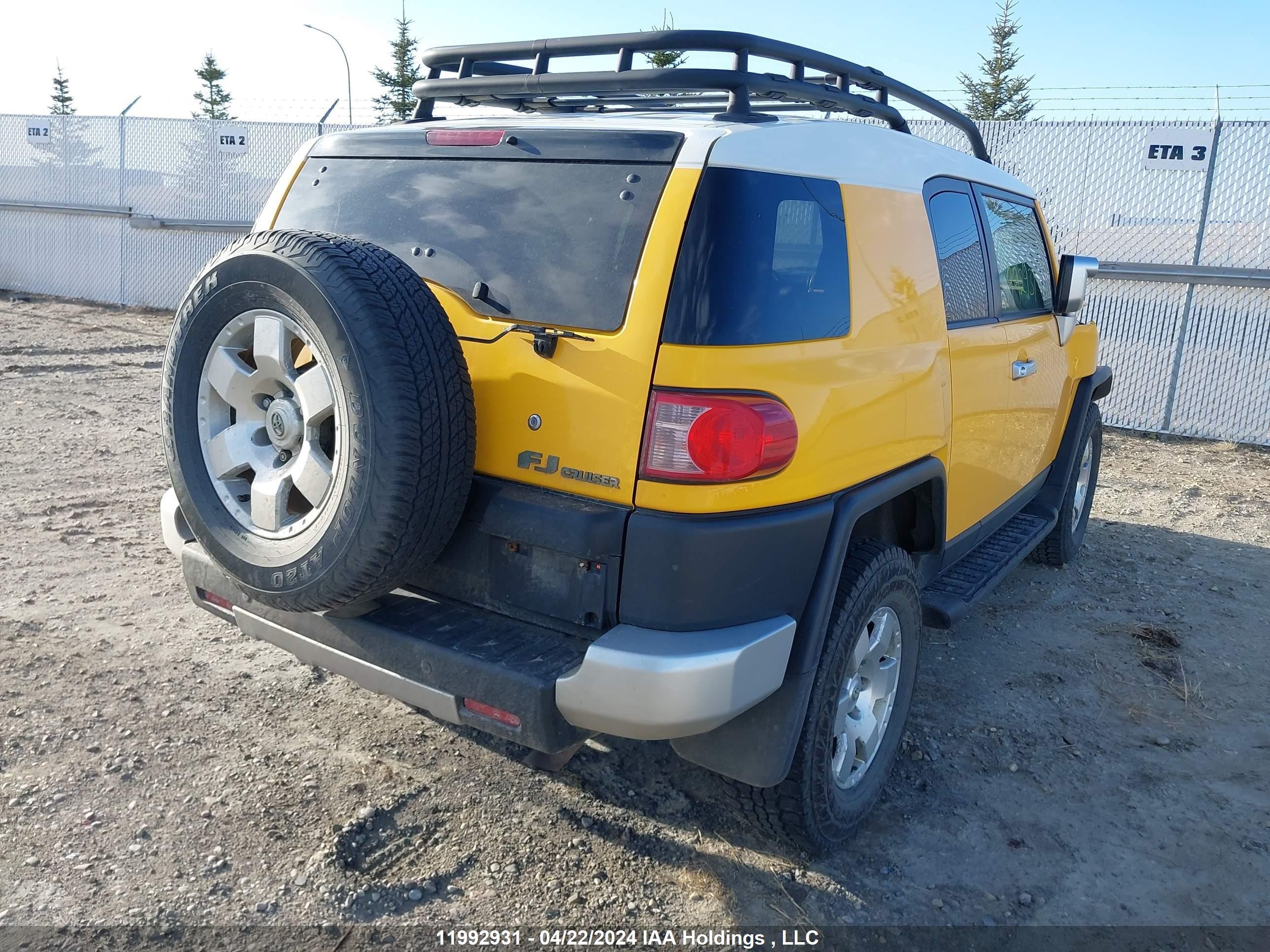 Photo 3 VIN: JTEBU11FX70085313 - TOYOTA FJ CRUISER 