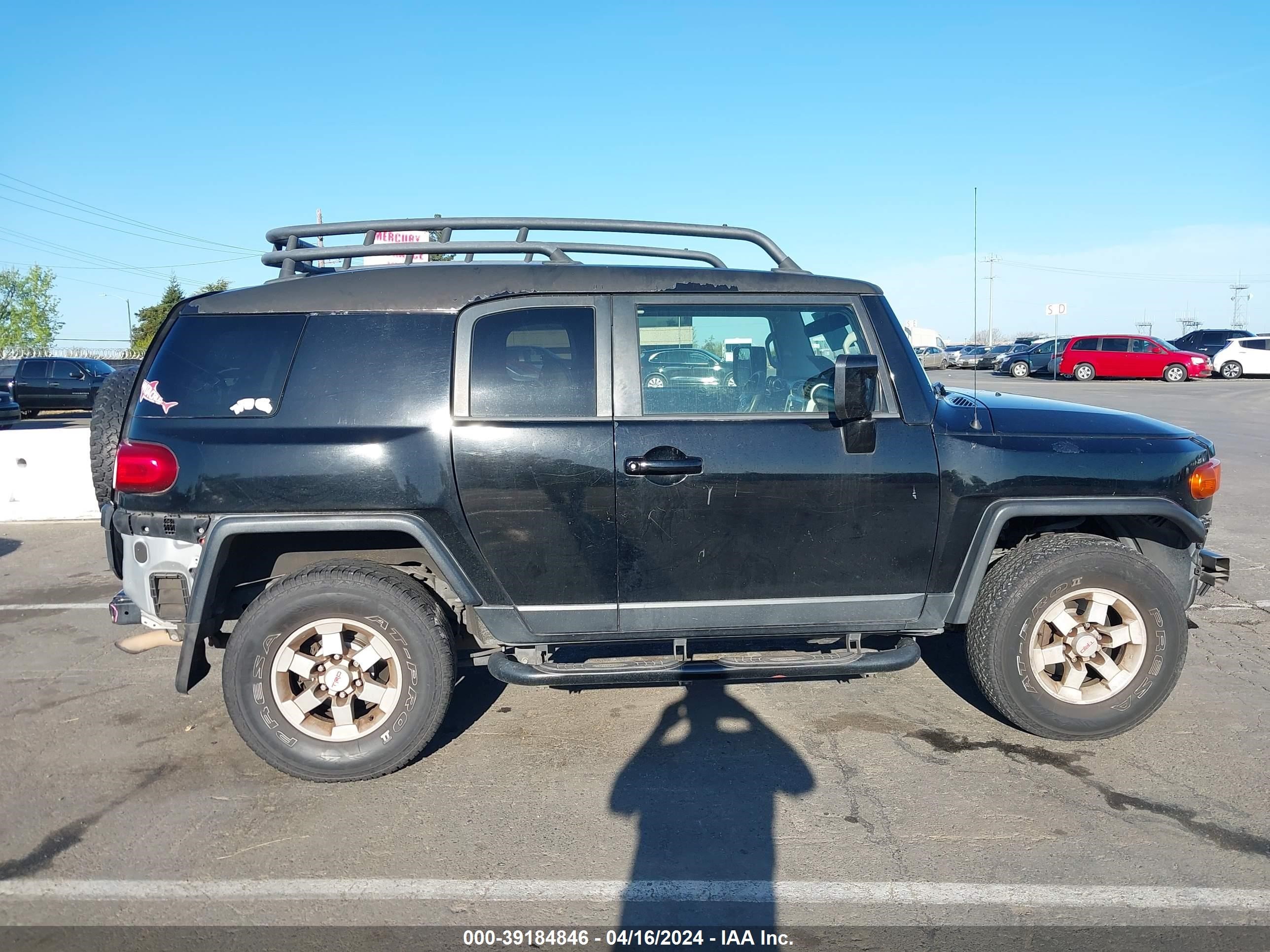 Photo 13 VIN: JTEBU11FX70098496 - TOYOTA FJ CRUISER 