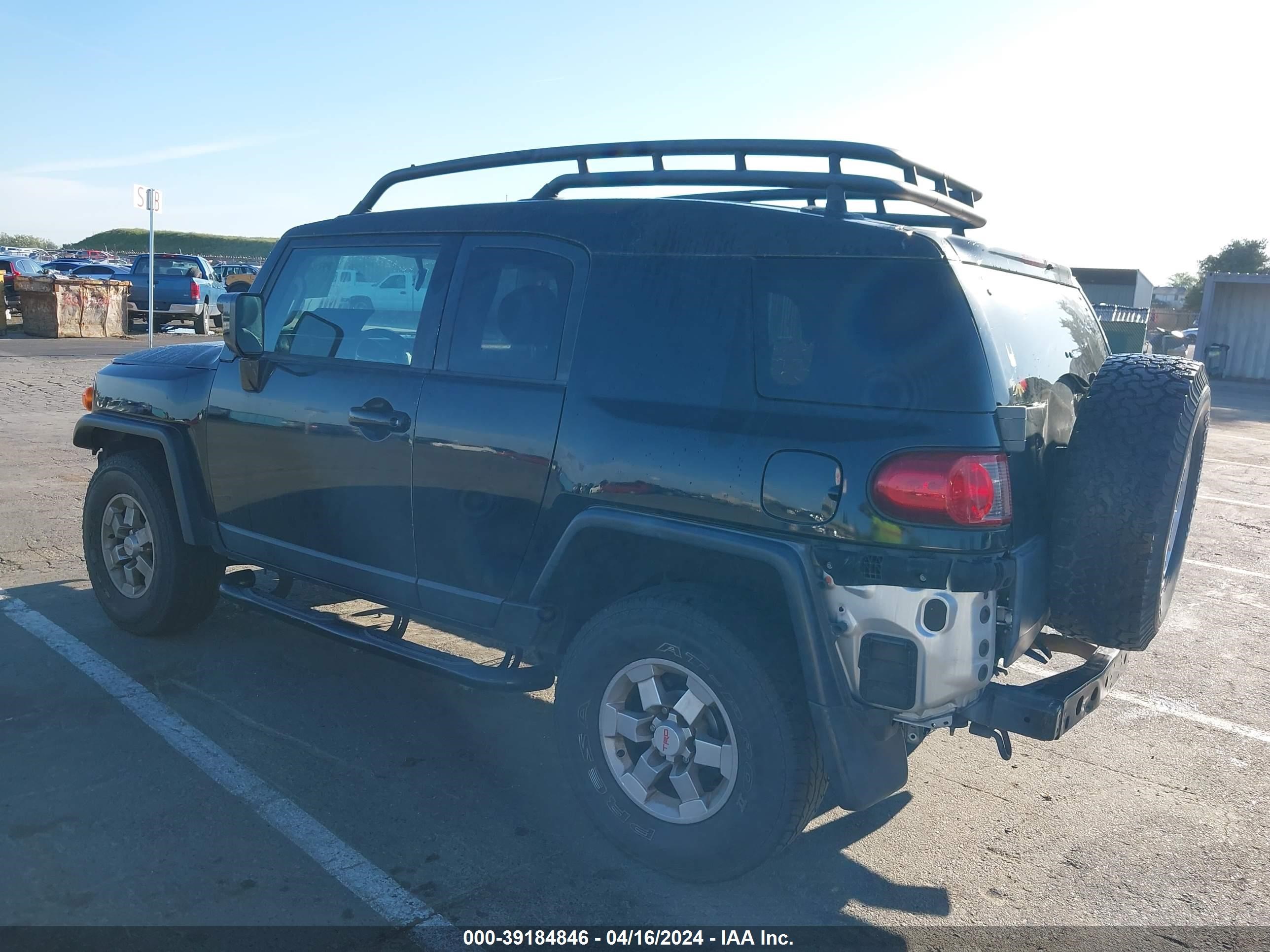 Photo 2 VIN: JTEBU11FX70098496 - TOYOTA FJ CRUISER 