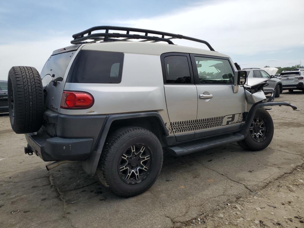 Photo 2 VIN: JTEBU11FX8K031659 - TOYOTA FJ CRUISER 