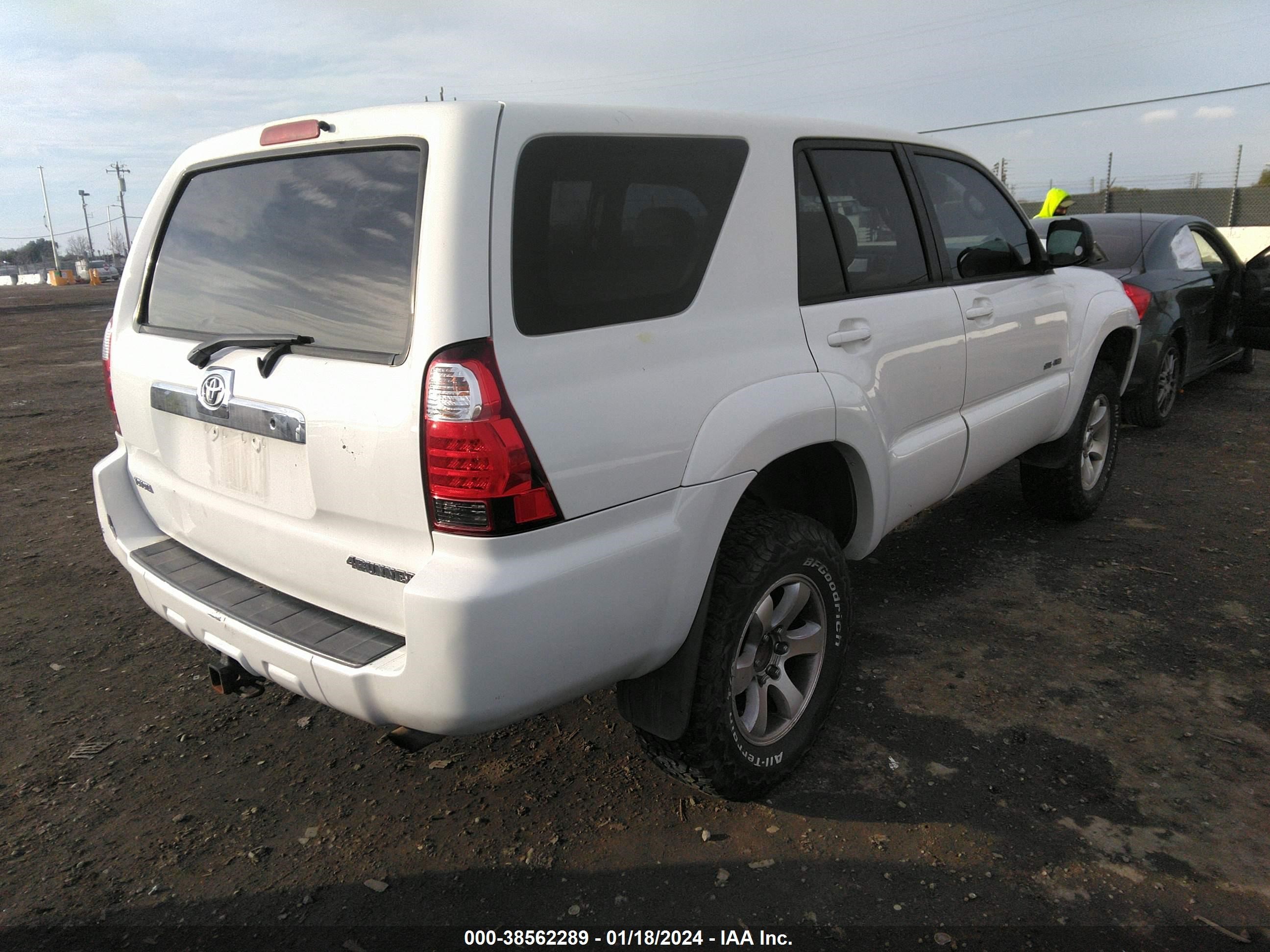 Photo 3 VIN: JTEBU14R168066333 - TOYOTA 4RUNNER 