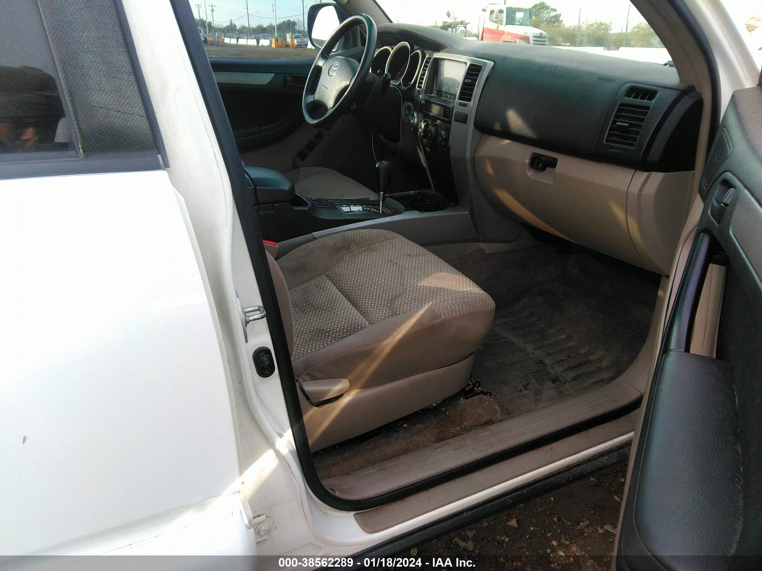 Photo 4 VIN: JTEBU14R168066333 - TOYOTA 4RUNNER 