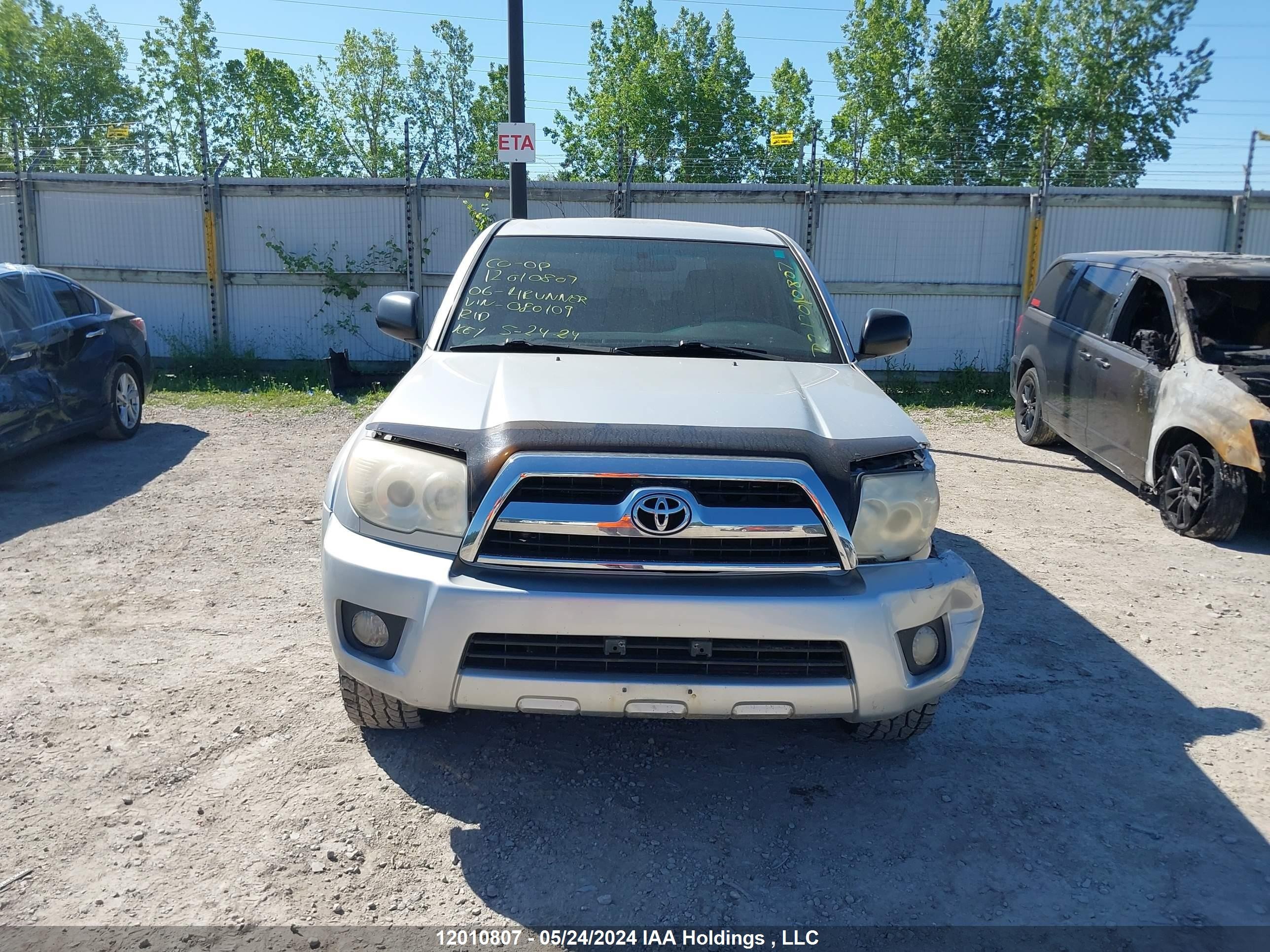 Photo 11 VIN: JTEBU14R260080109 - TOYOTA 4RUNNER 