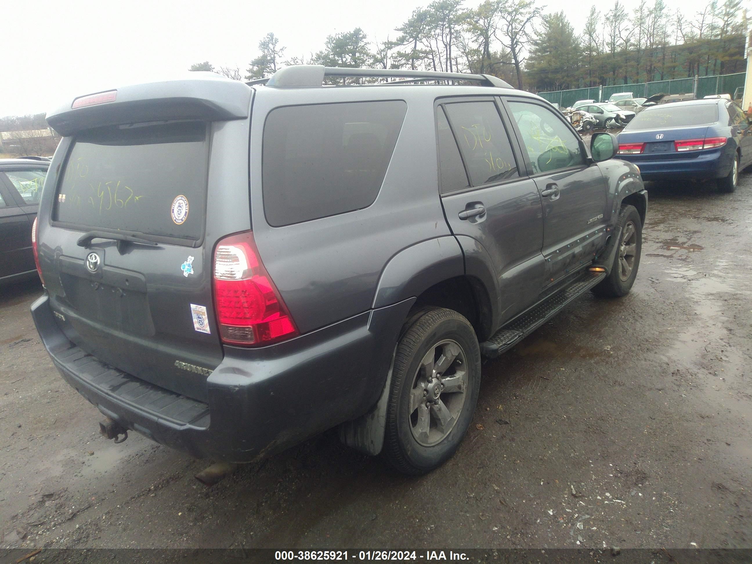 Photo 3 VIN: JTEBU17R68K028503 - TOYOTA 4RUNNER 