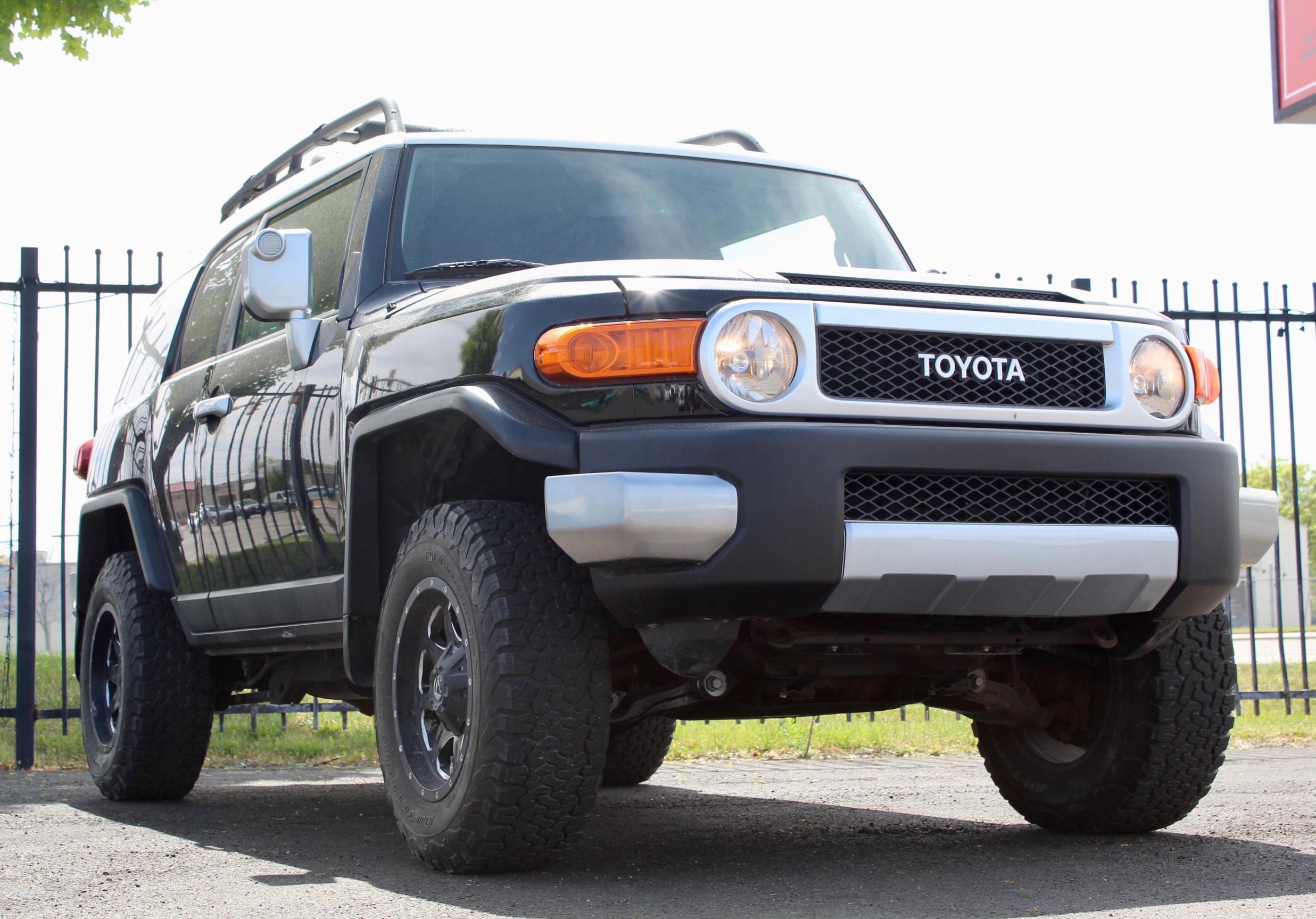 Photo 0 VIN: JTEBU4BF0CK145937 - TOYOTA FJ CRUISER 