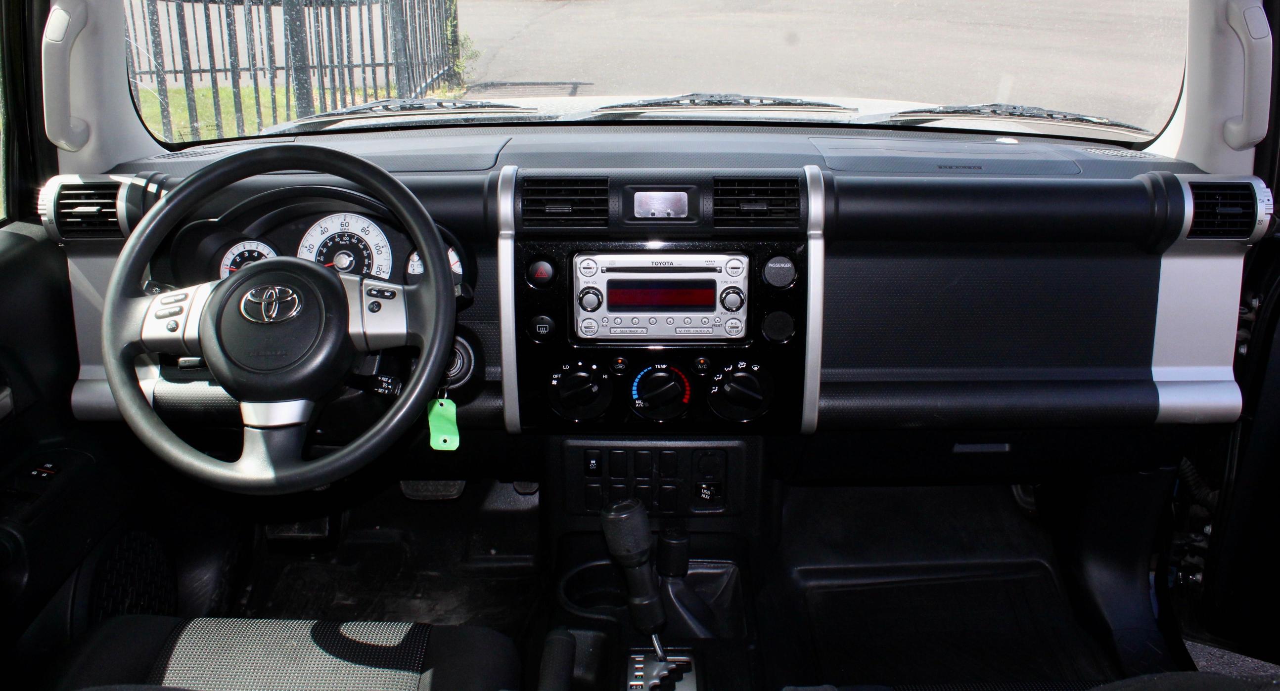 Photo 8 VIN: JTEBU4BF0CK145937 - TOYOTA FJ CRUISER 