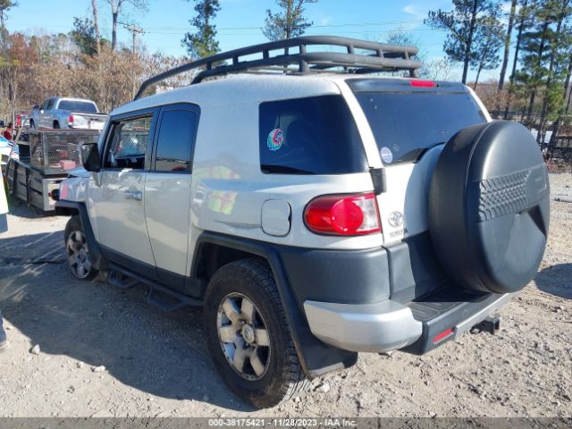 Photo 2 VIN: JTEBU4BF1AK093988 - TOYOTA FJ CRUISER 