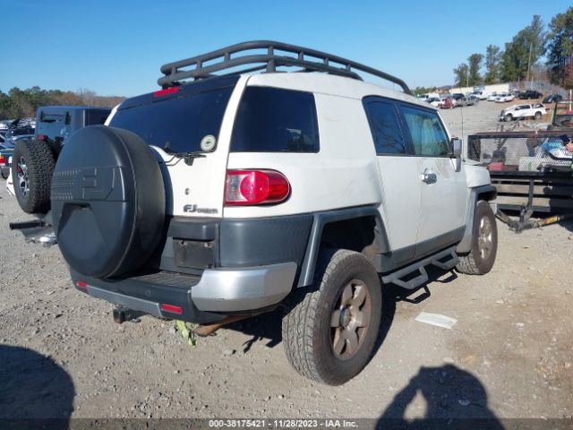 Photo 3 VIN: JTEBU4BF1AK093988 - TOYOTA FJ CRUISER 