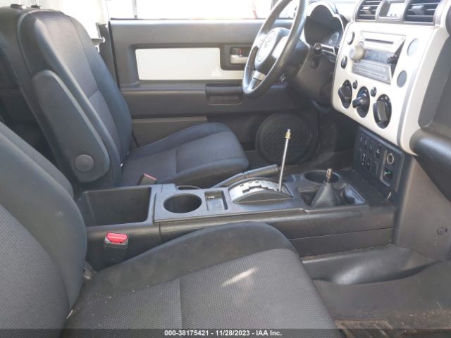 Photo 4 VIN: JTEBU4BF1AK093988 - TOYOTA FJ CRUISER 