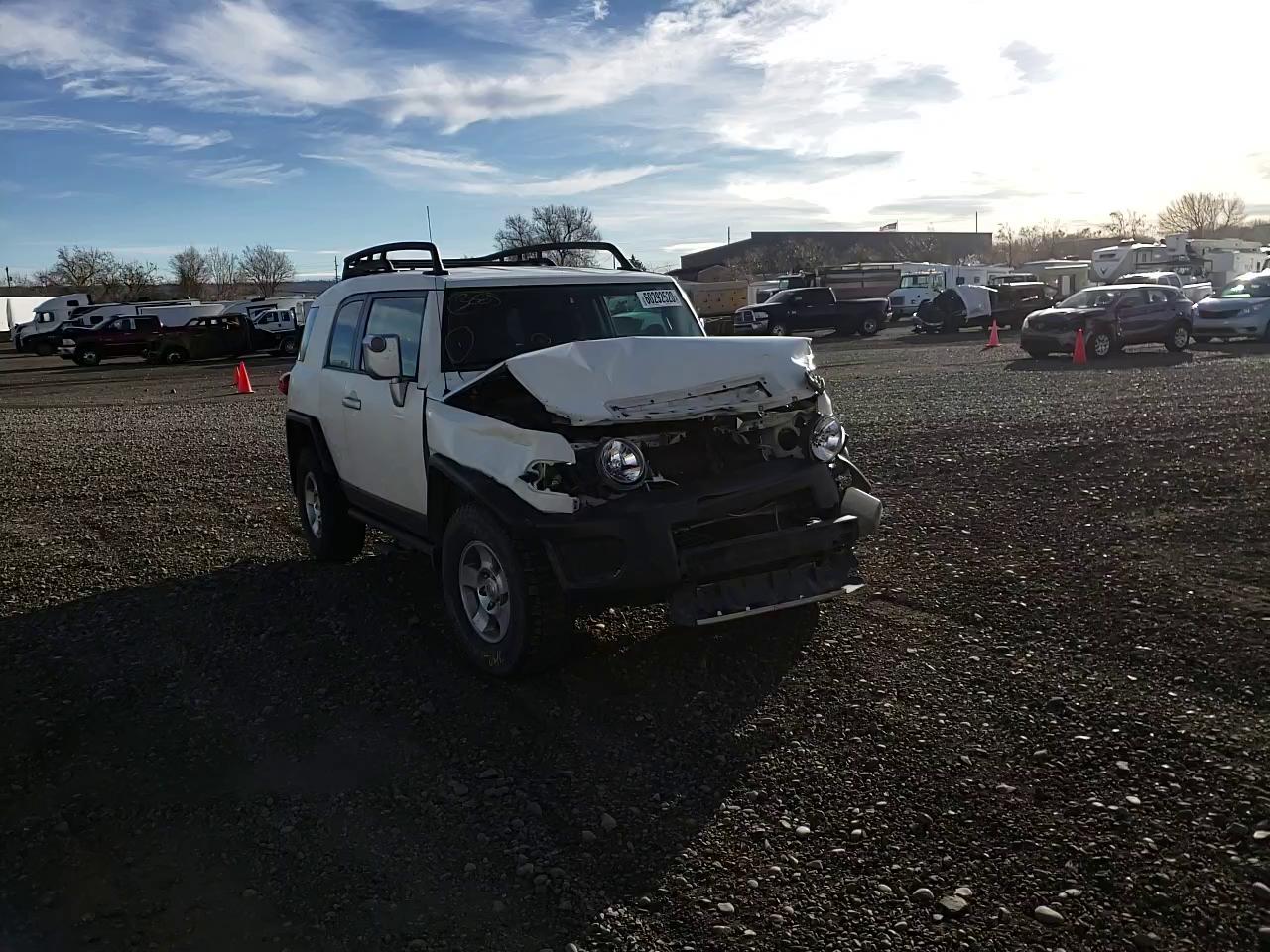 Photo 10 VIN: JTEBU4BF2AK070753 - TOYOTA FJ CRUISER 