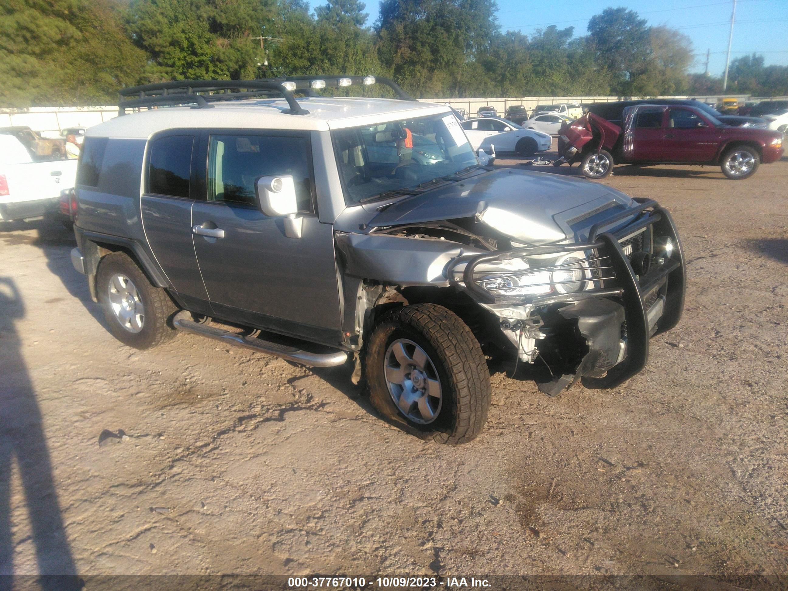 Photo 0 VIN: JTEBU4BF2AK084474 - TOYOTA FJ CRUISER 