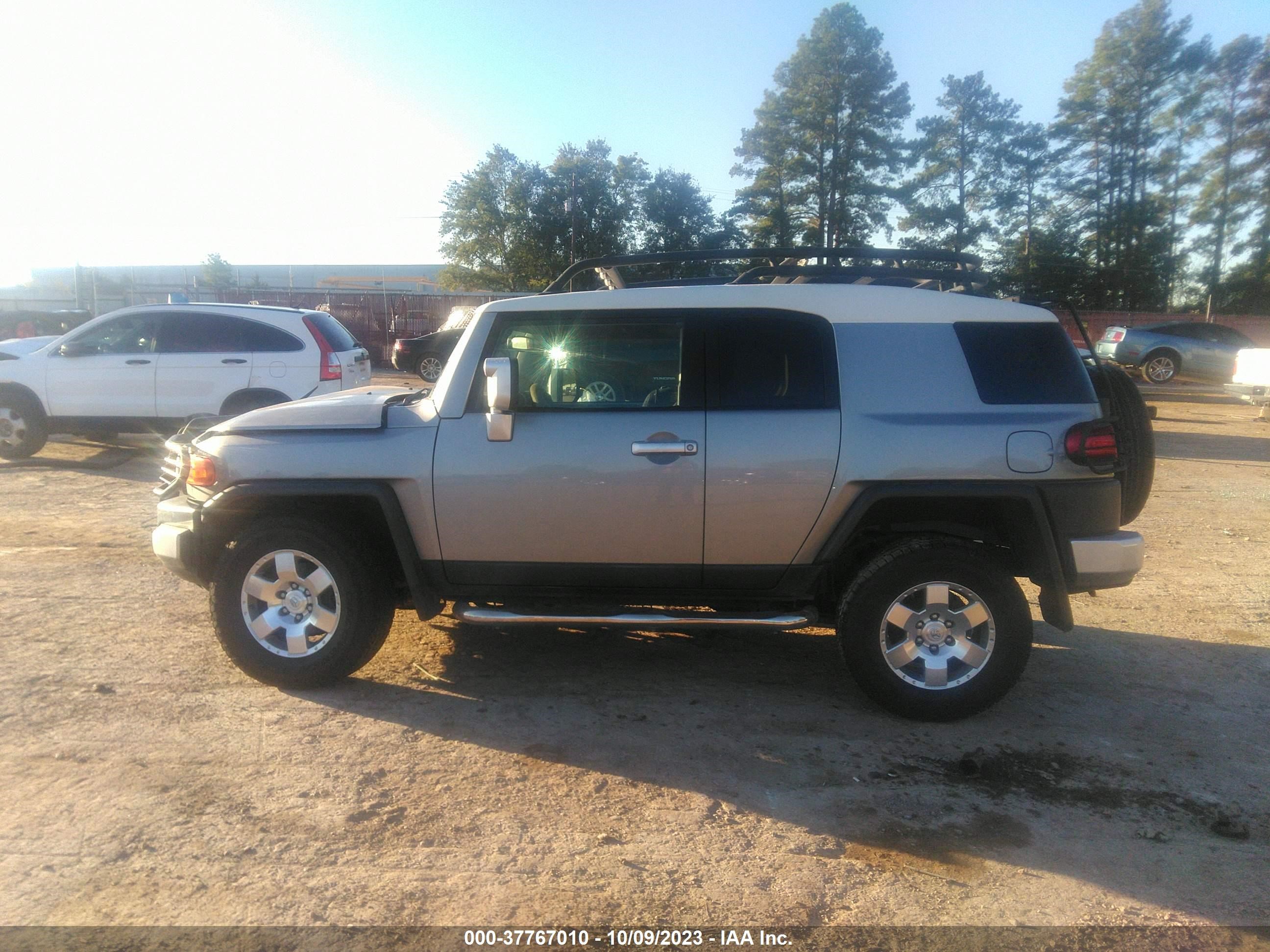 Photo 13 VIN: JTEBU4BF2AK084474 - TOYOTA FJ CRUISER 