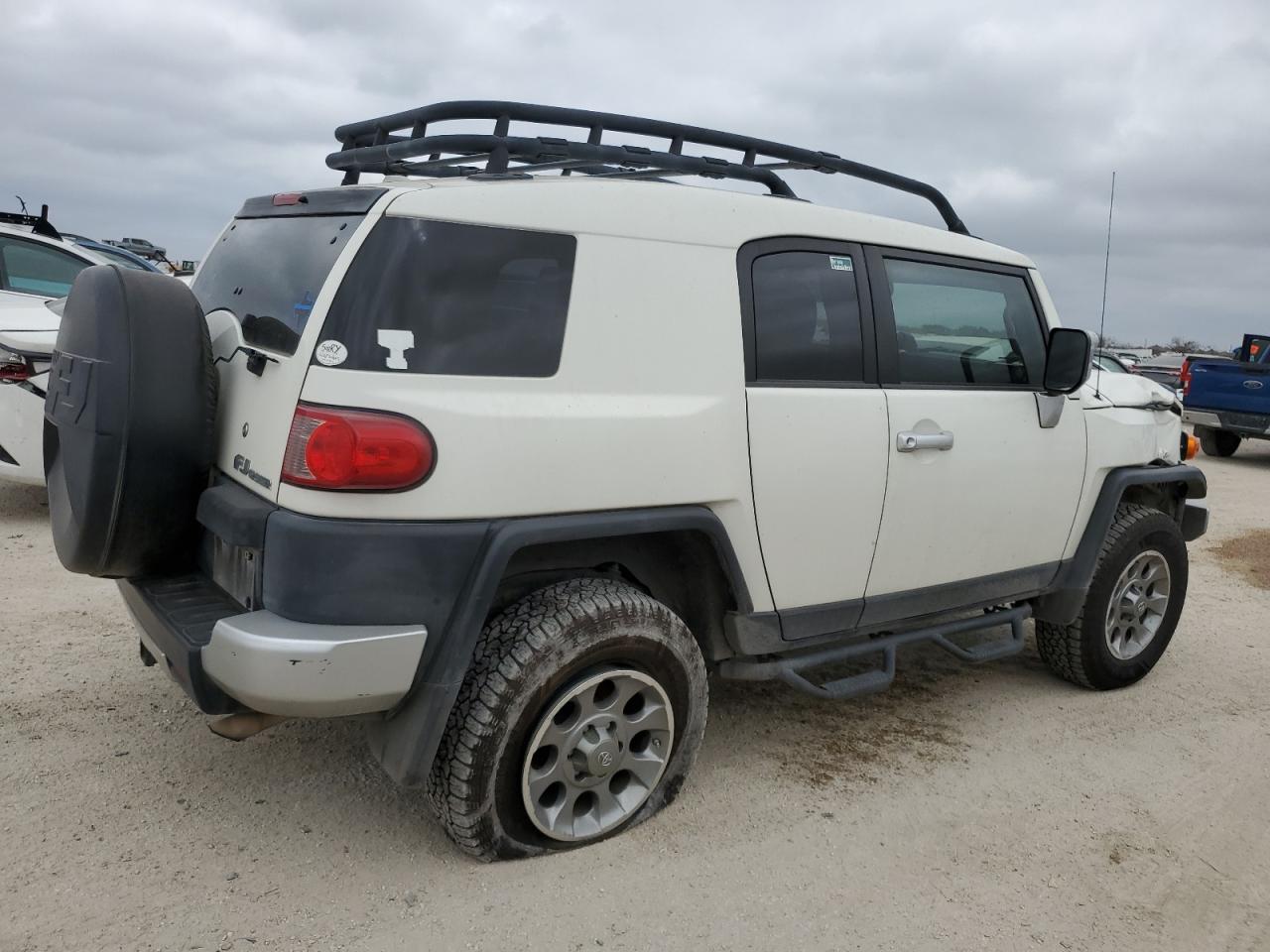 Photo 2 VIN: JTEBU4BF2BK104269 - TOYOTA FJ CRUISER 