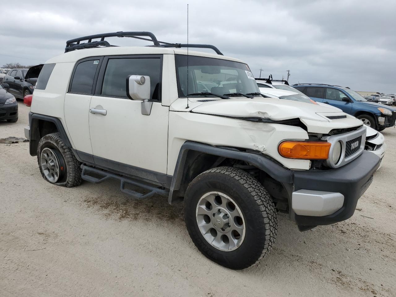 Photo 3 VIN: JTEBU4BF2BK104269 - TOYOTA FJ CRUISER 