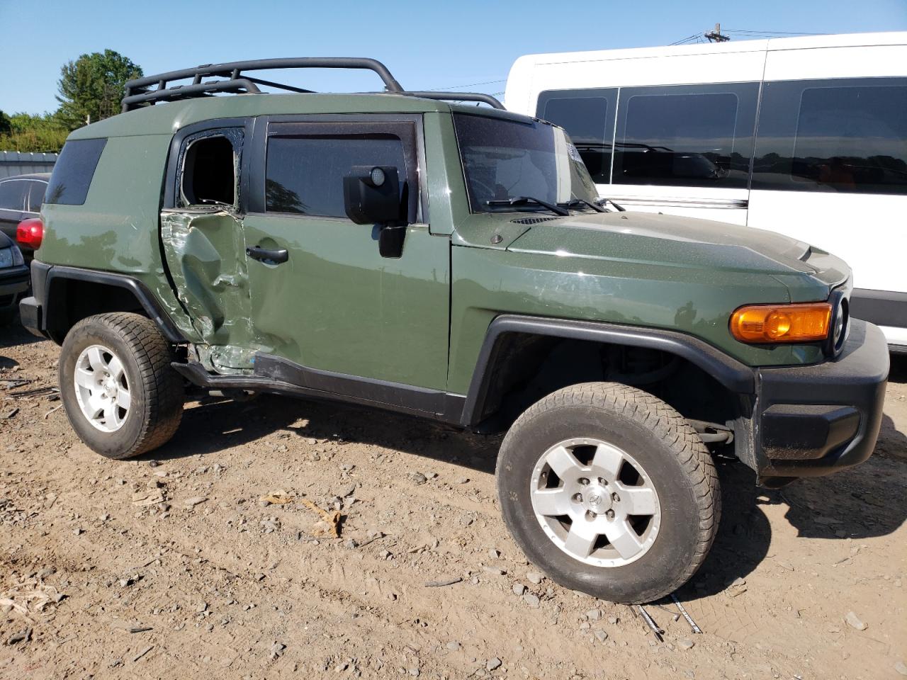 Photo 3 VIN: JTEBU4BF2BK105227 - TOYOTA FJ CRUISER 