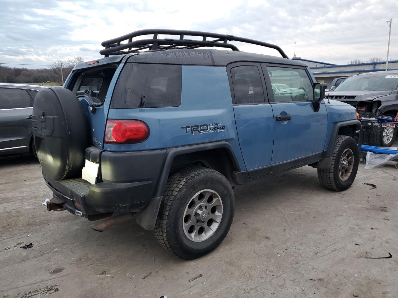 Photo 2 VIN: JTEBU4BF2BK112596 - TOYOTA FJ CRUISER 