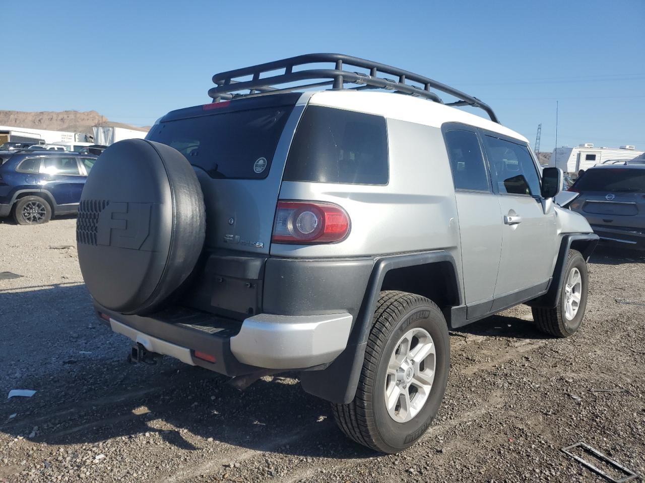 Photo 2 VIN: JTEBU4BF3CK145950 - TOYOTA FJ CRUISER 